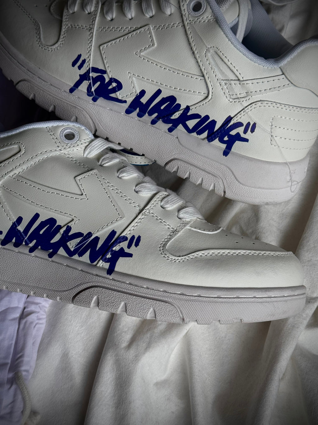 OFF-WHITE Out Of Office OOO Low Tops
For Walking White