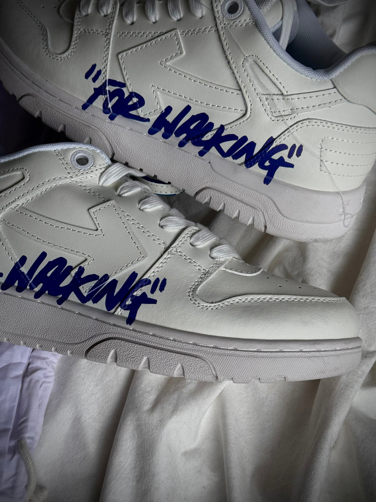 OFF-WHITE Out Of Office OOO Low Tops
For Walking White