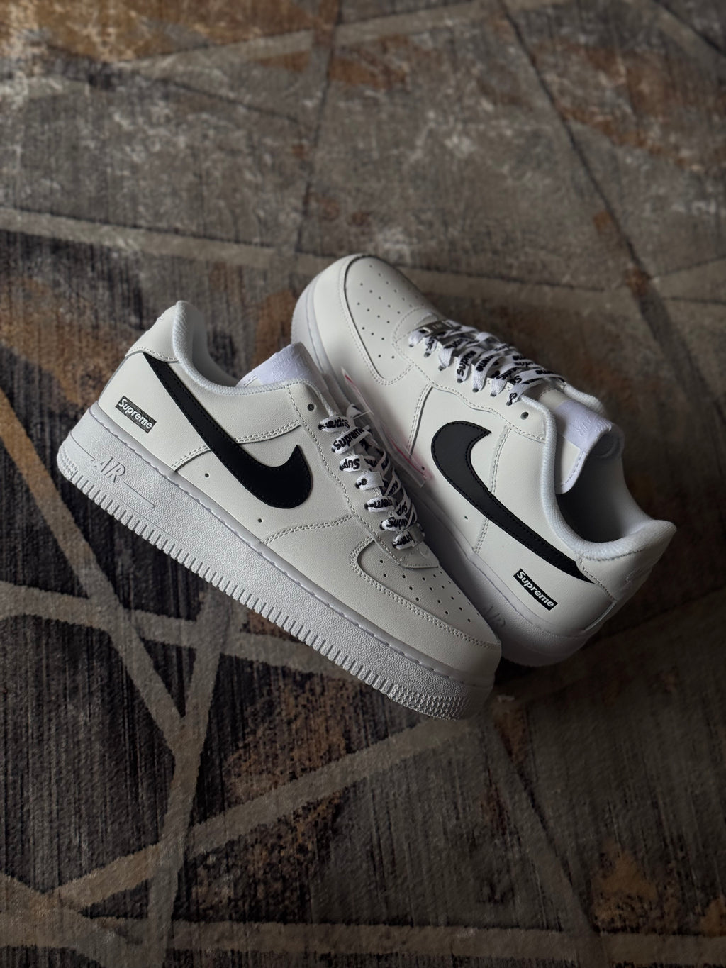 Nike air force One x supreme “blanco negro “