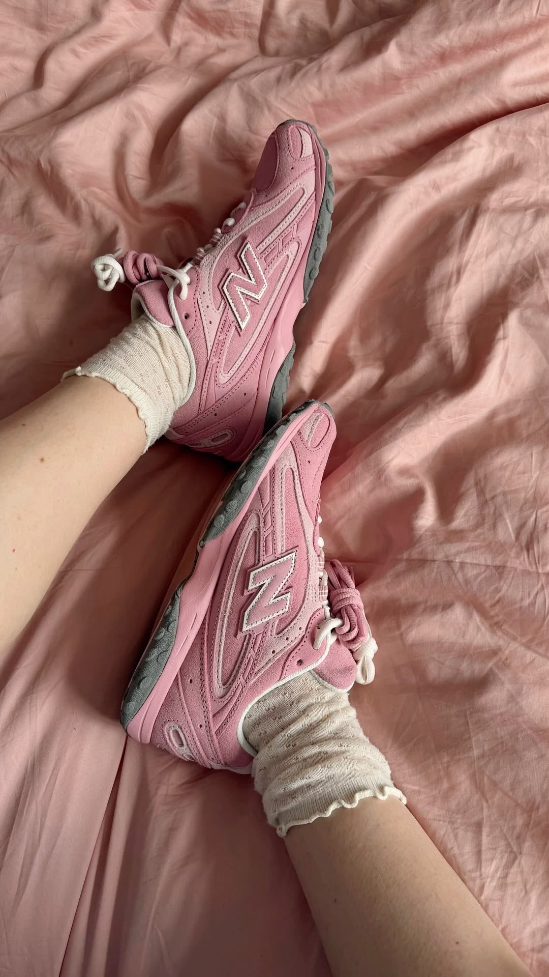 New balance 204L “pink taffy”