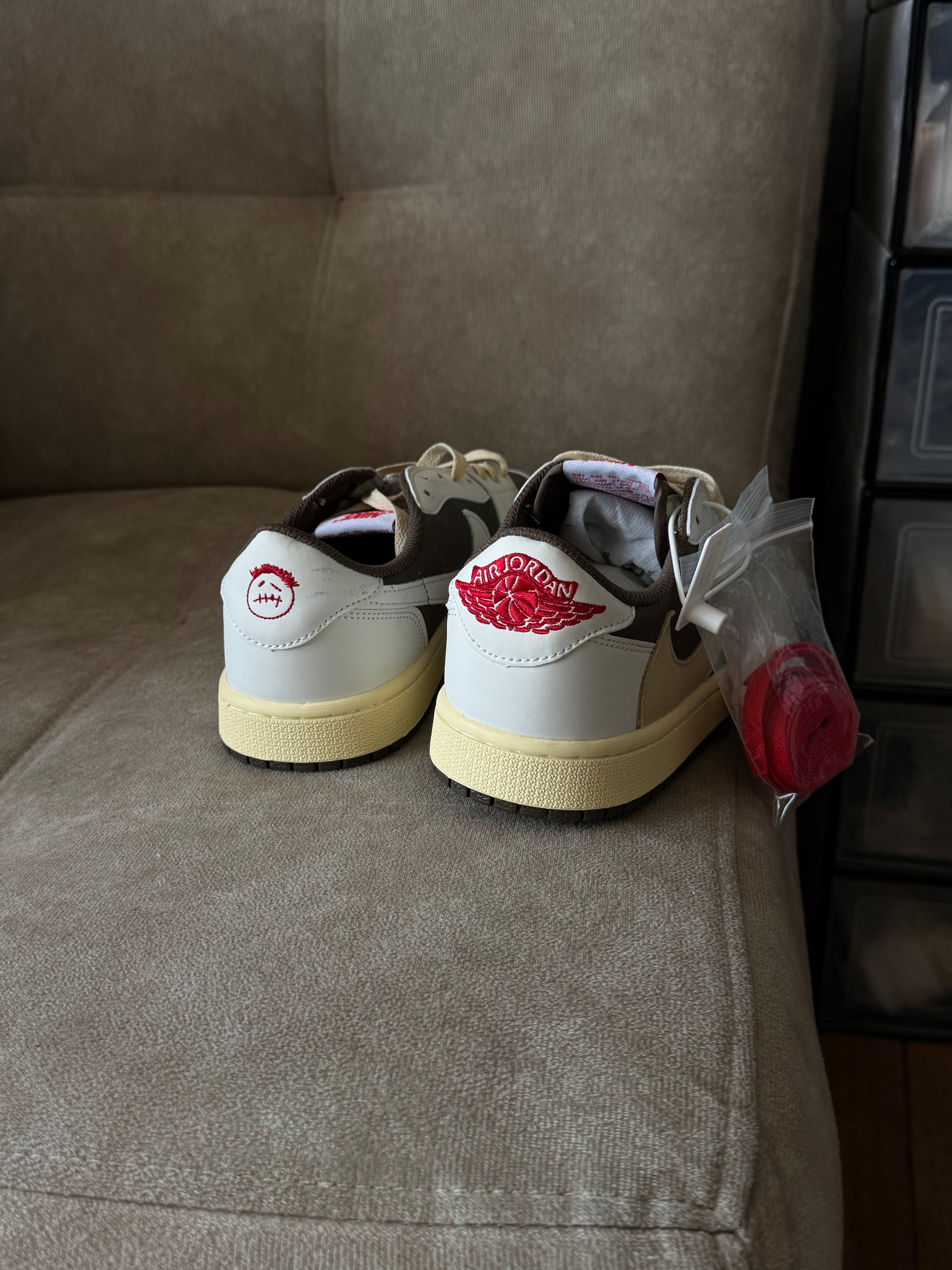 Nike Air Jordan 1 low x Travis scott “revese mocha”