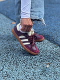 Samba og burgundy 
adidas