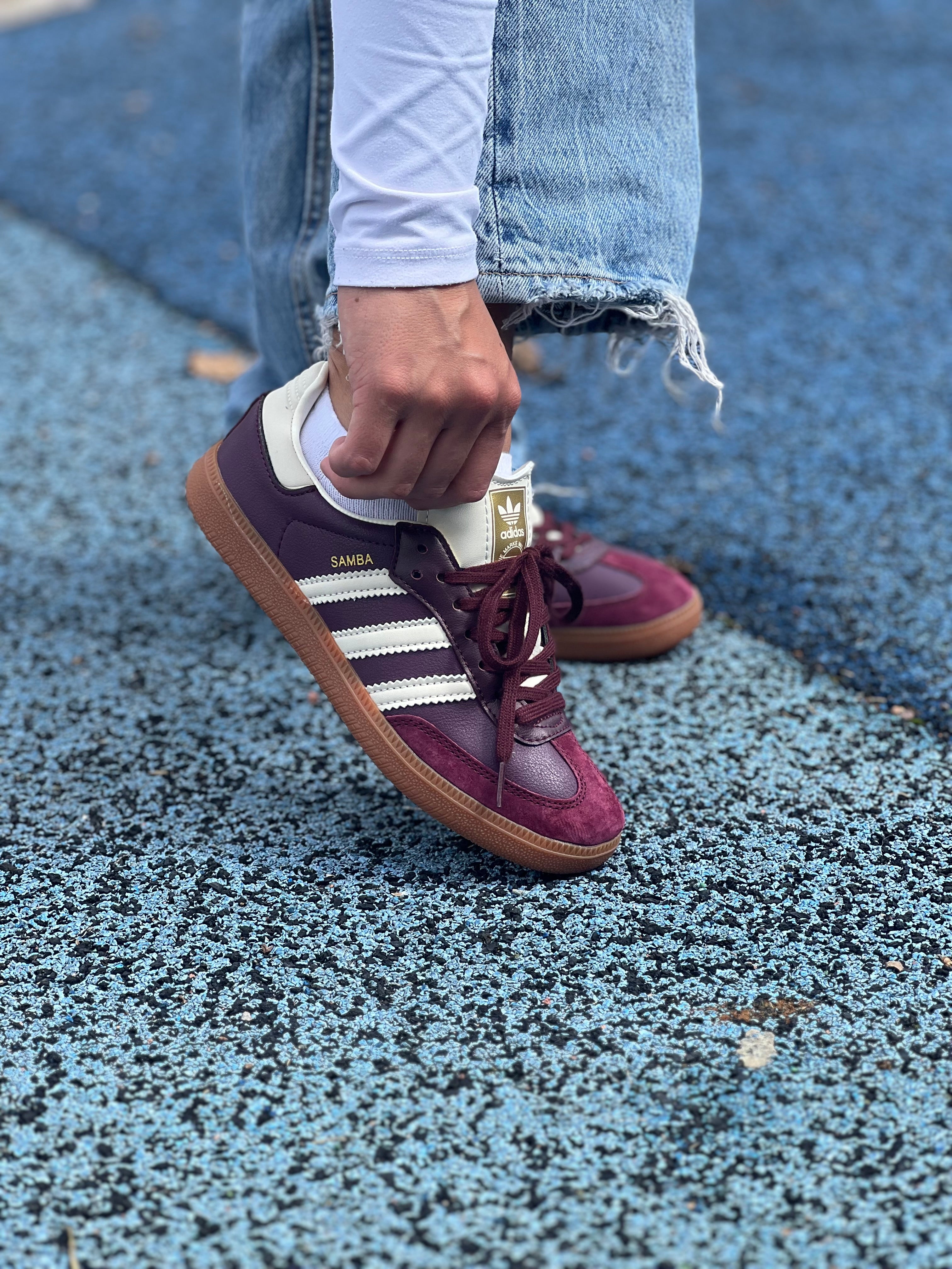 Samba og burgundy 
adidas