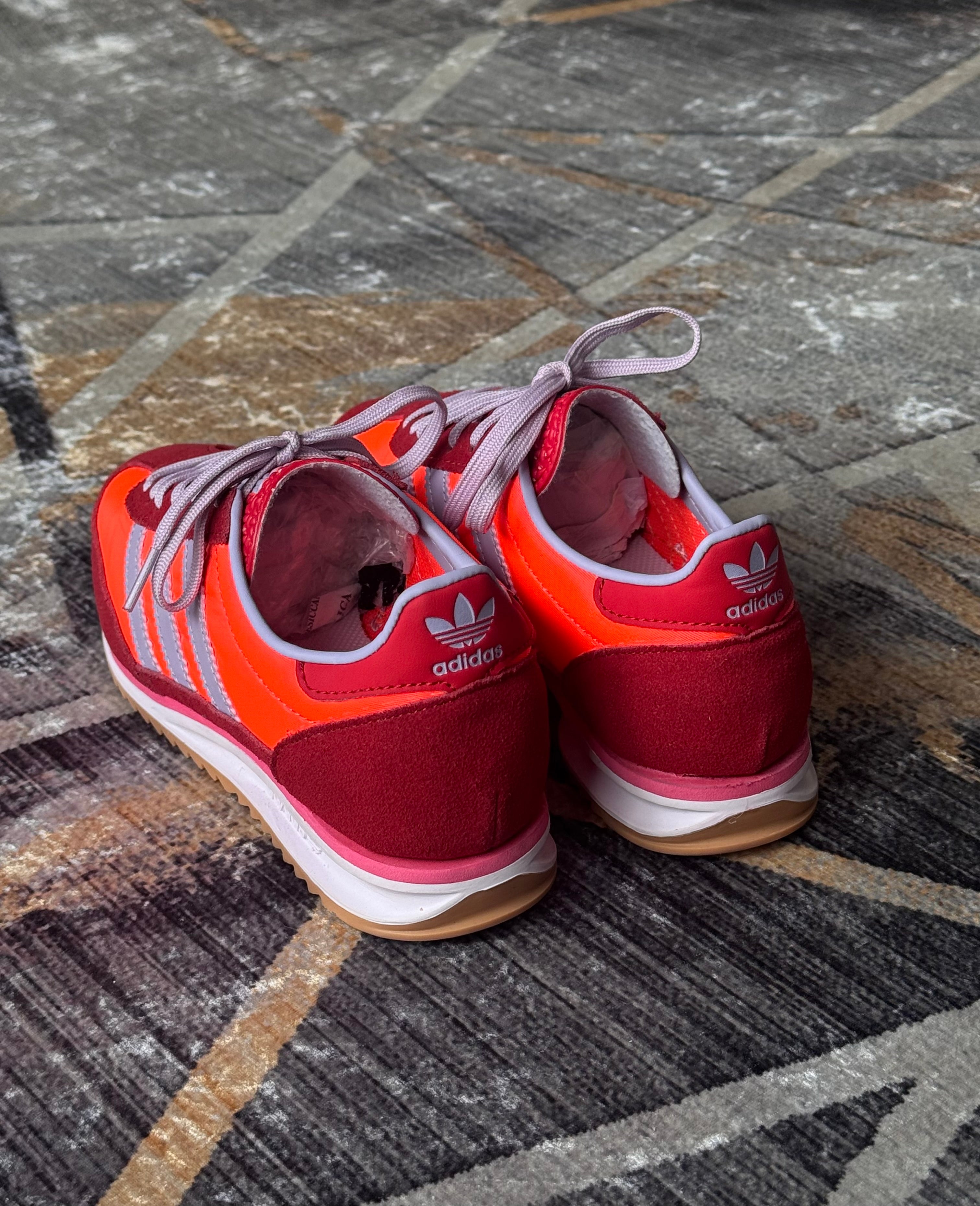 Adidas  SL 72 og “Rosa flúor”