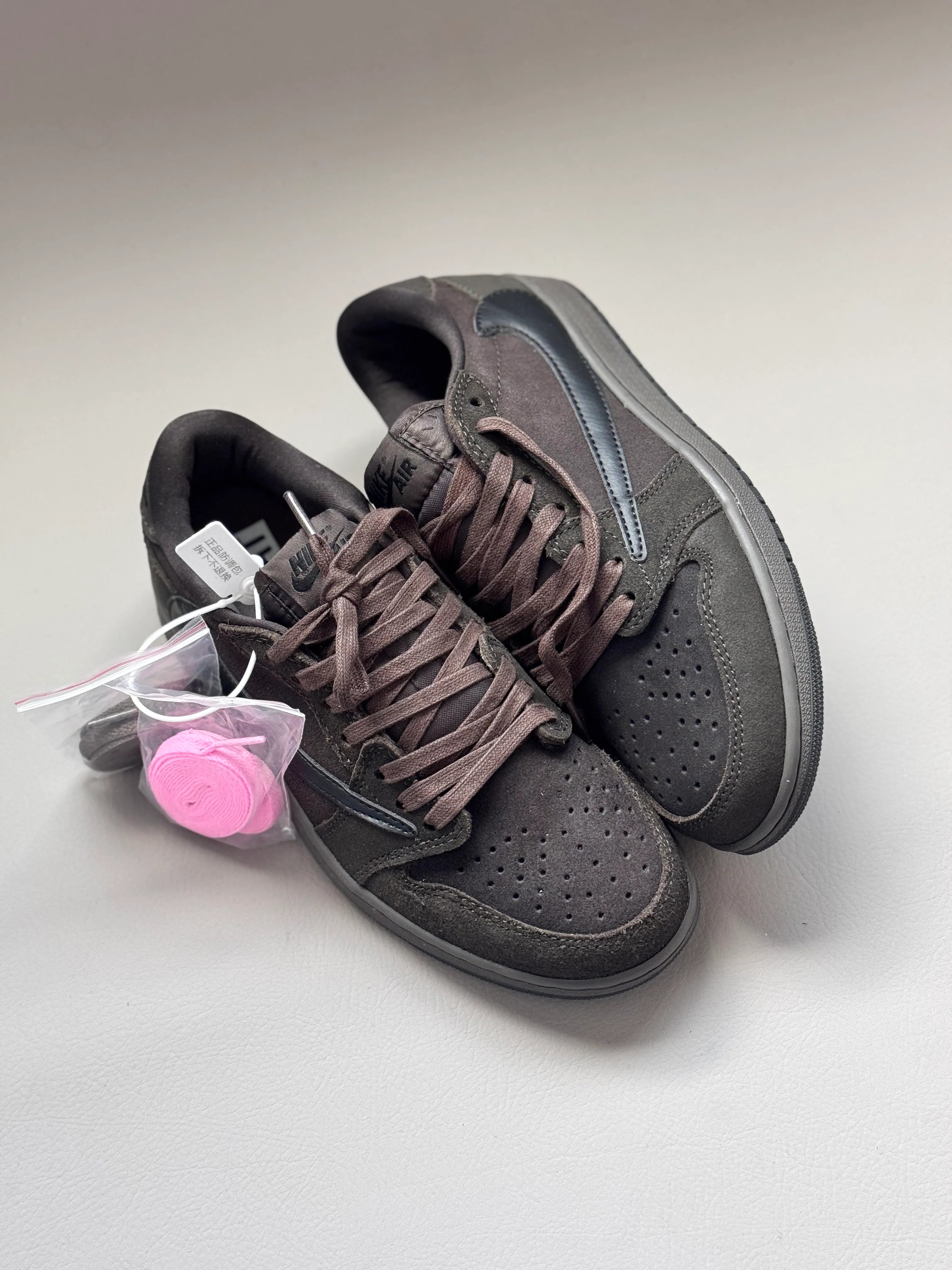 Nike Air Jordan 1 low sp x “Travis scott” velvet Brown