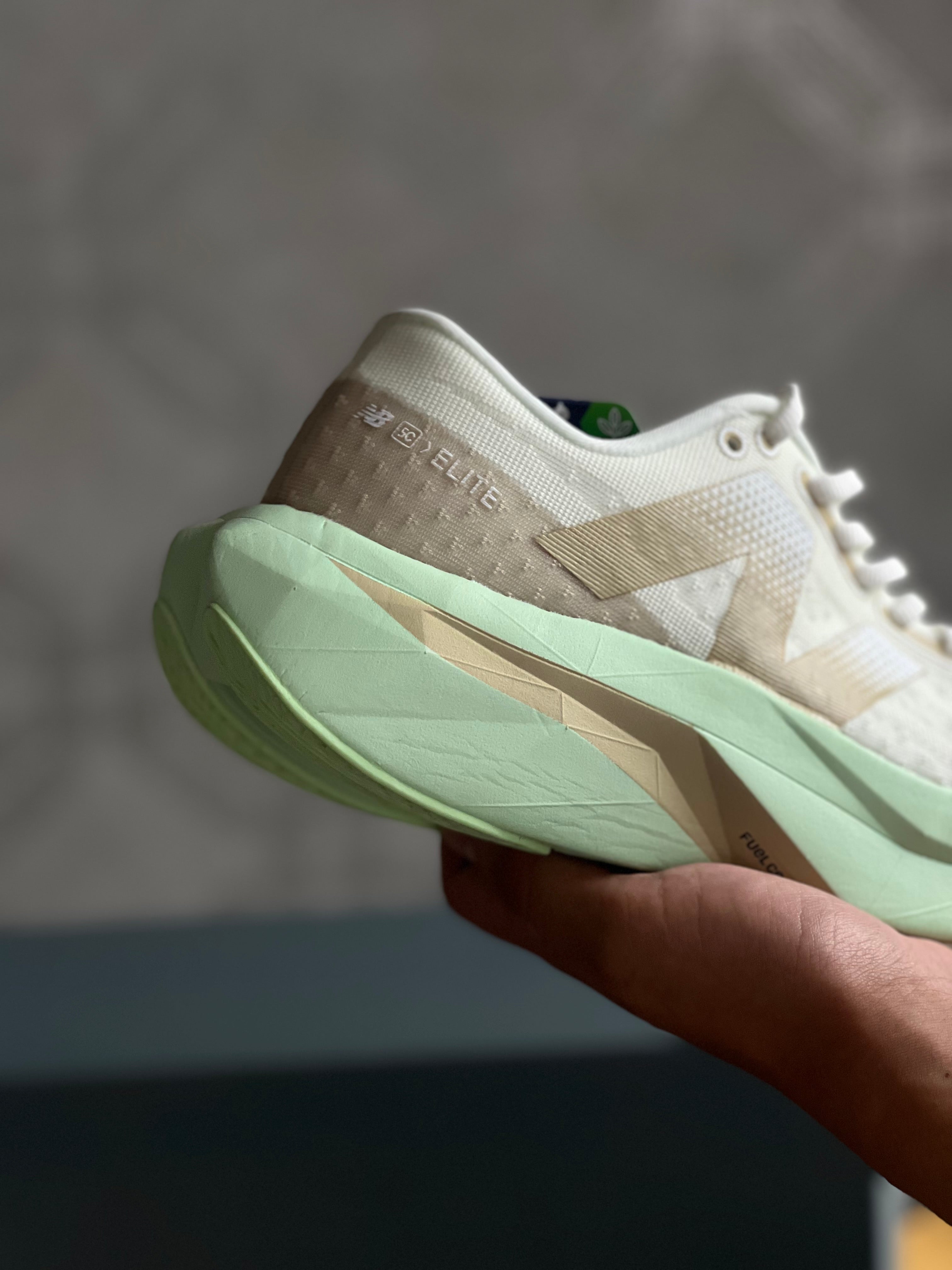 New Balance elite “blanco verde”