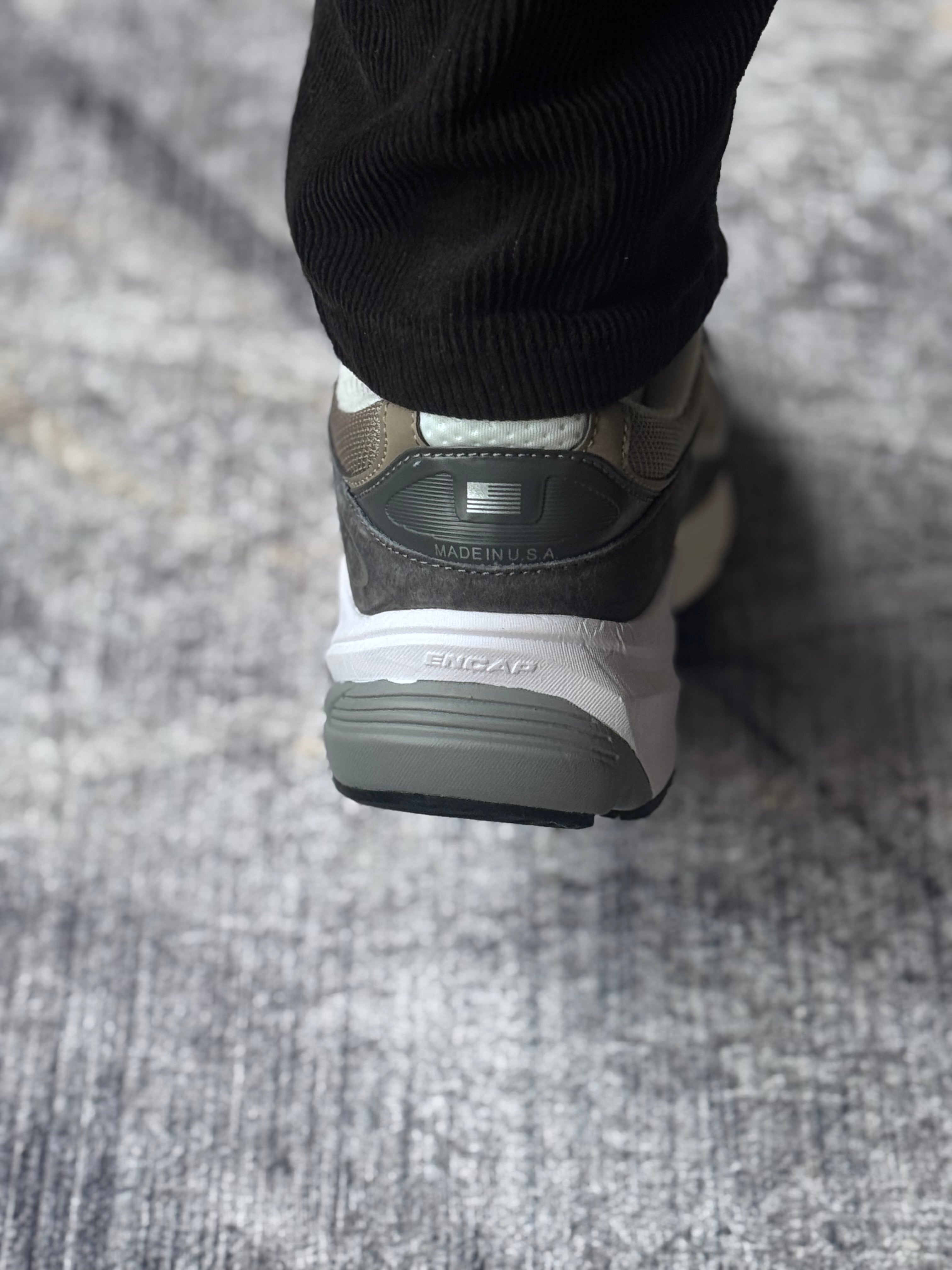 New Balance 990