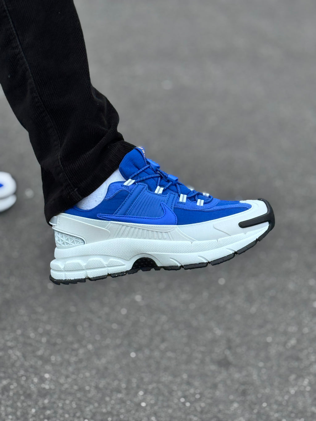 Nike Vomero roam “azul blanca “