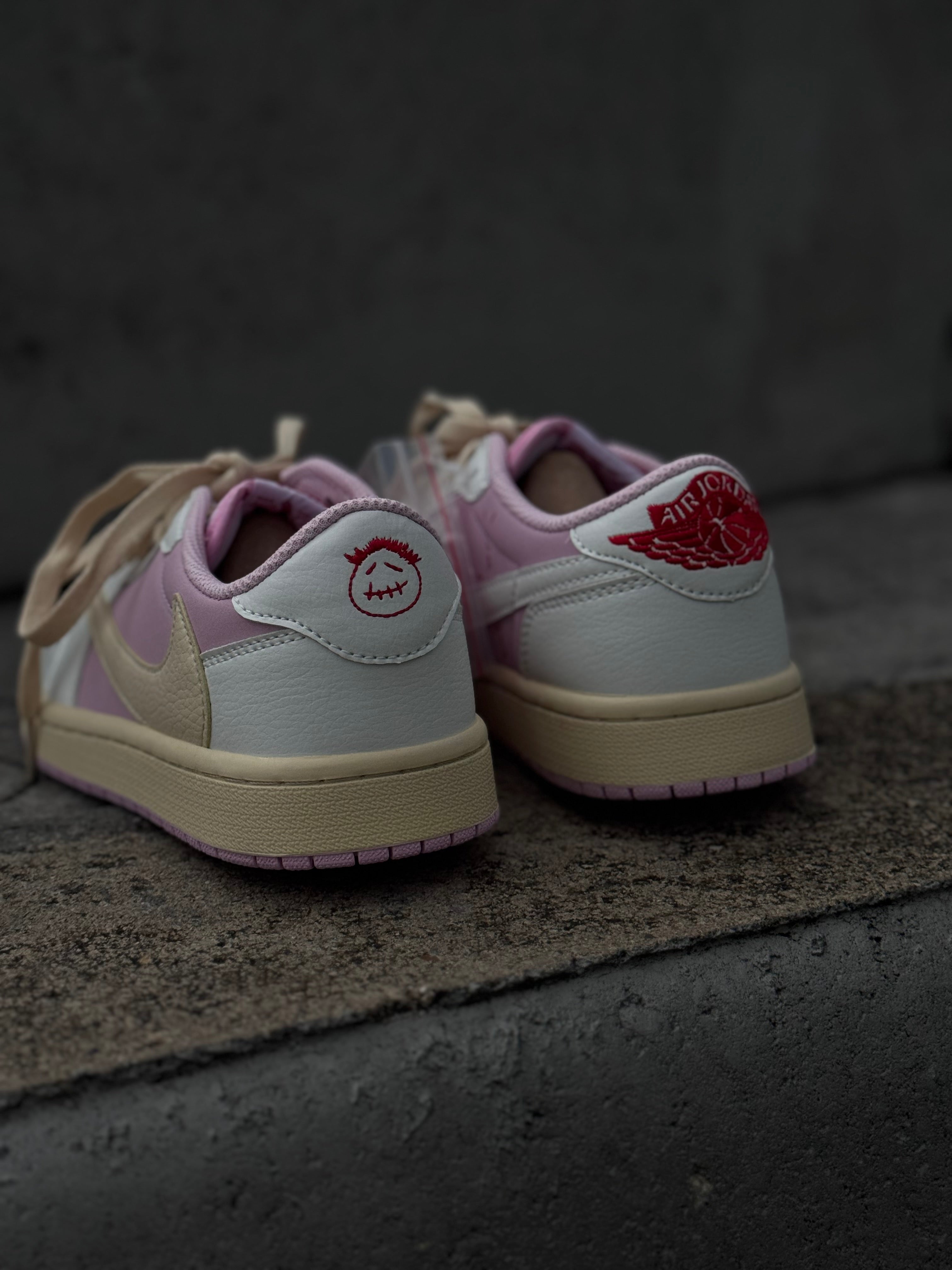 Nike Air Jordan 1 low x Travis scott “shy pink”