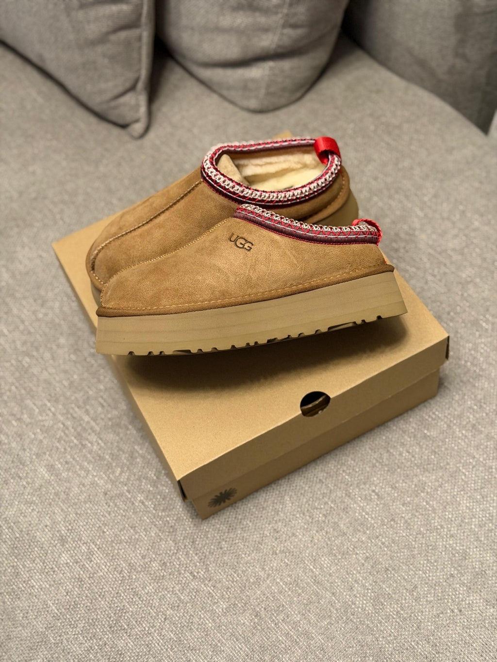 Ugg slippers tassman ll “marrón”