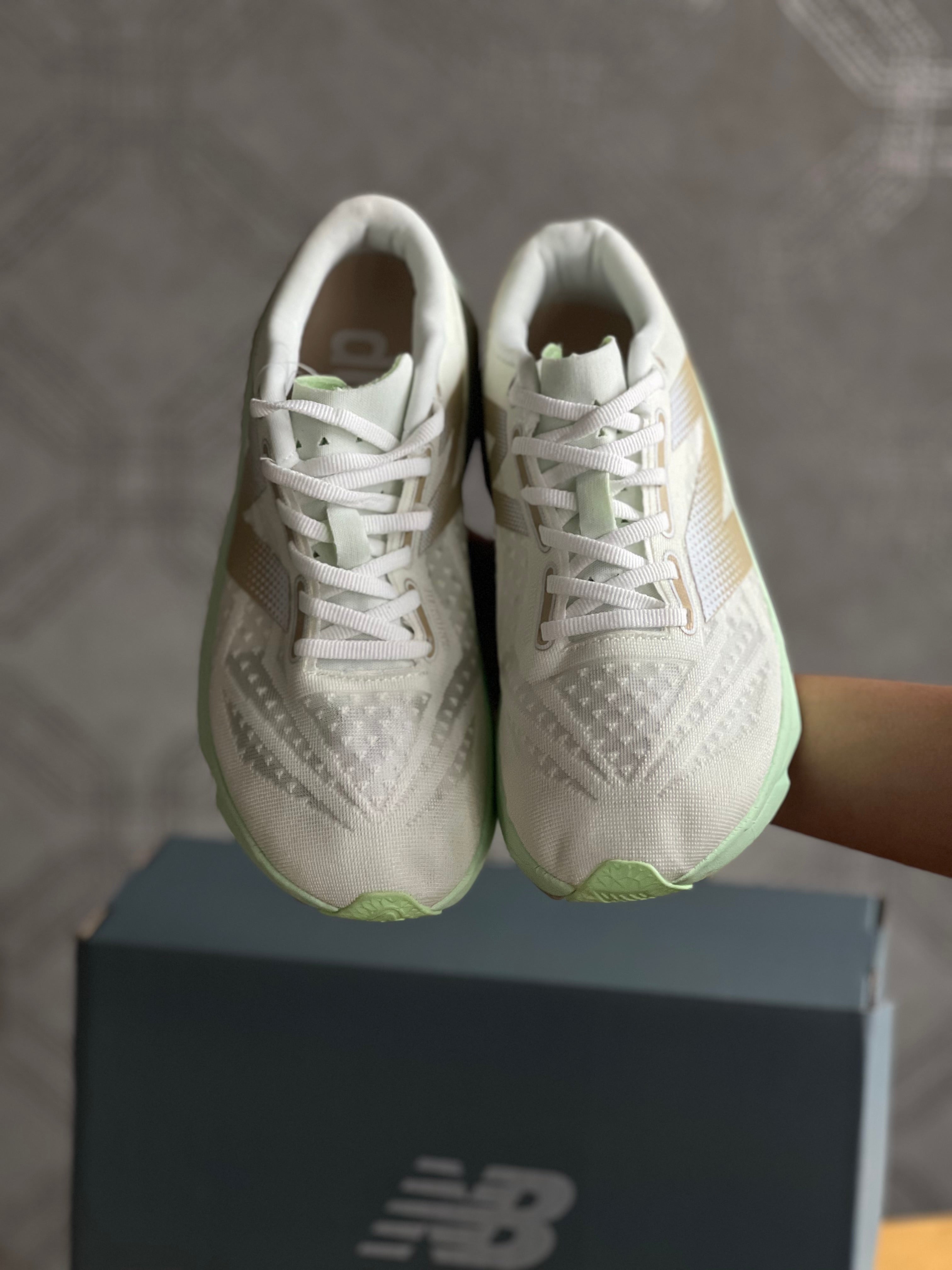 New Balance elite “blanco verde”