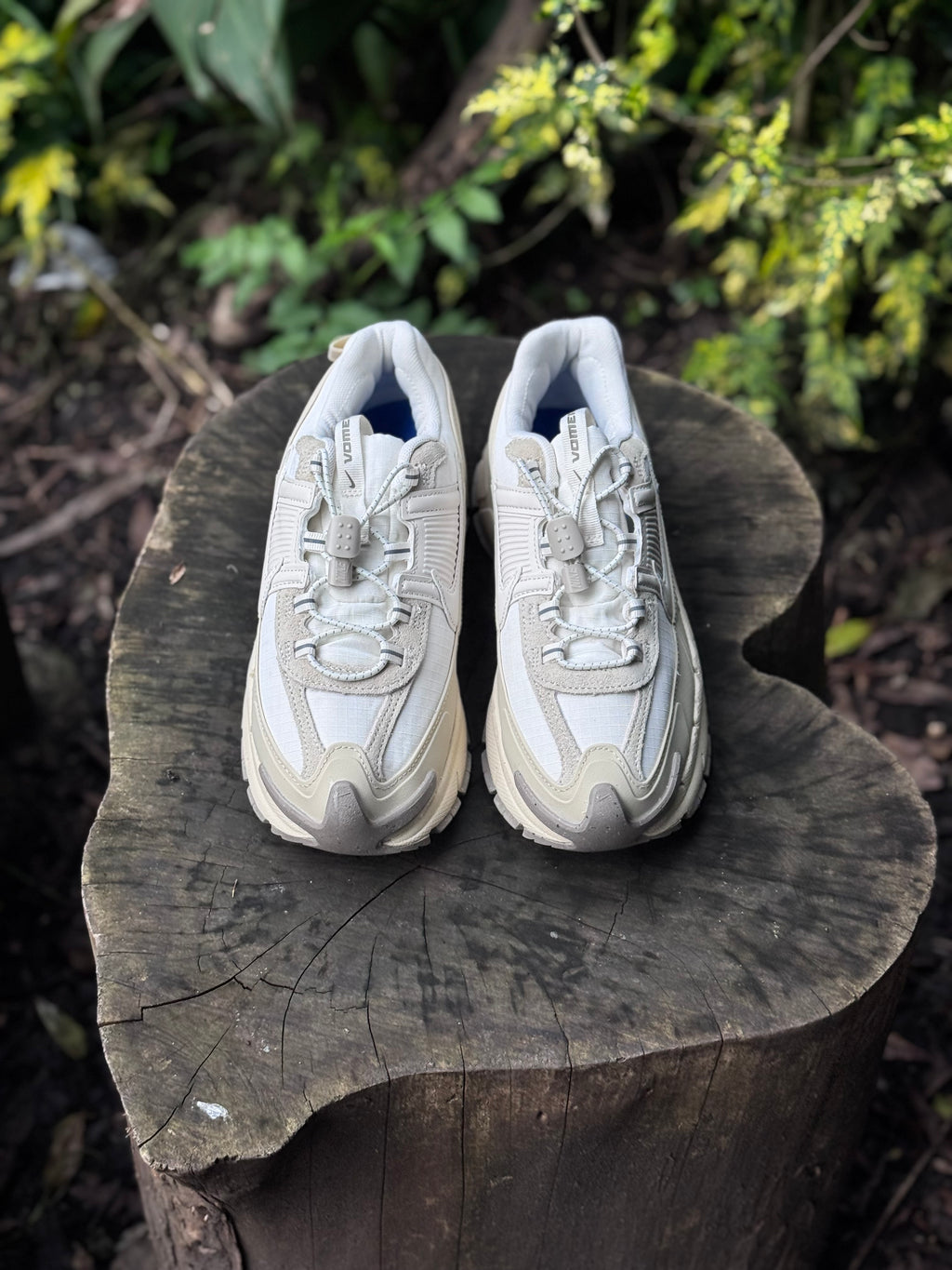 Nike Vomero roam “blanca gris”