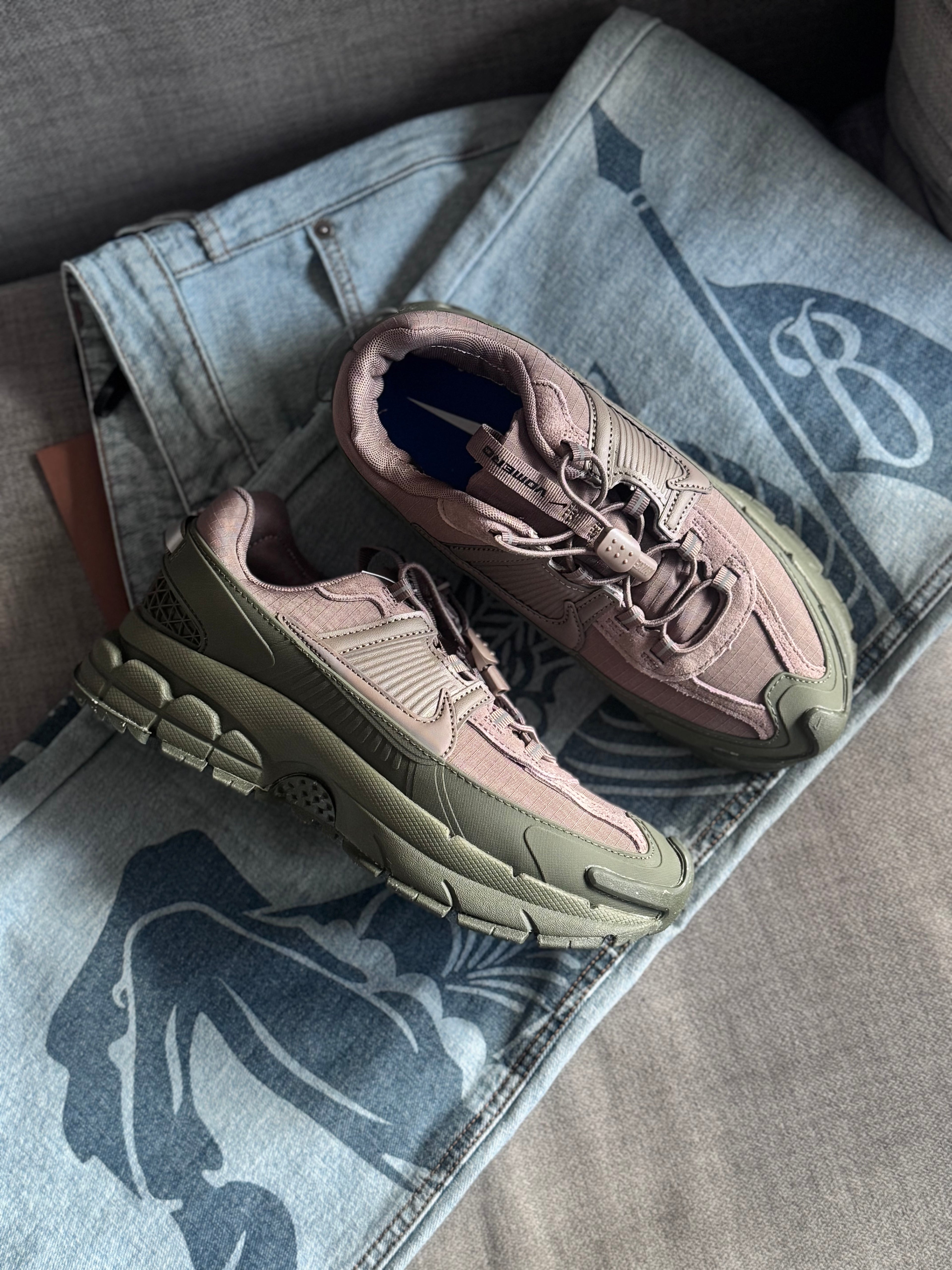 Nike Vomero roam “verde oliva “