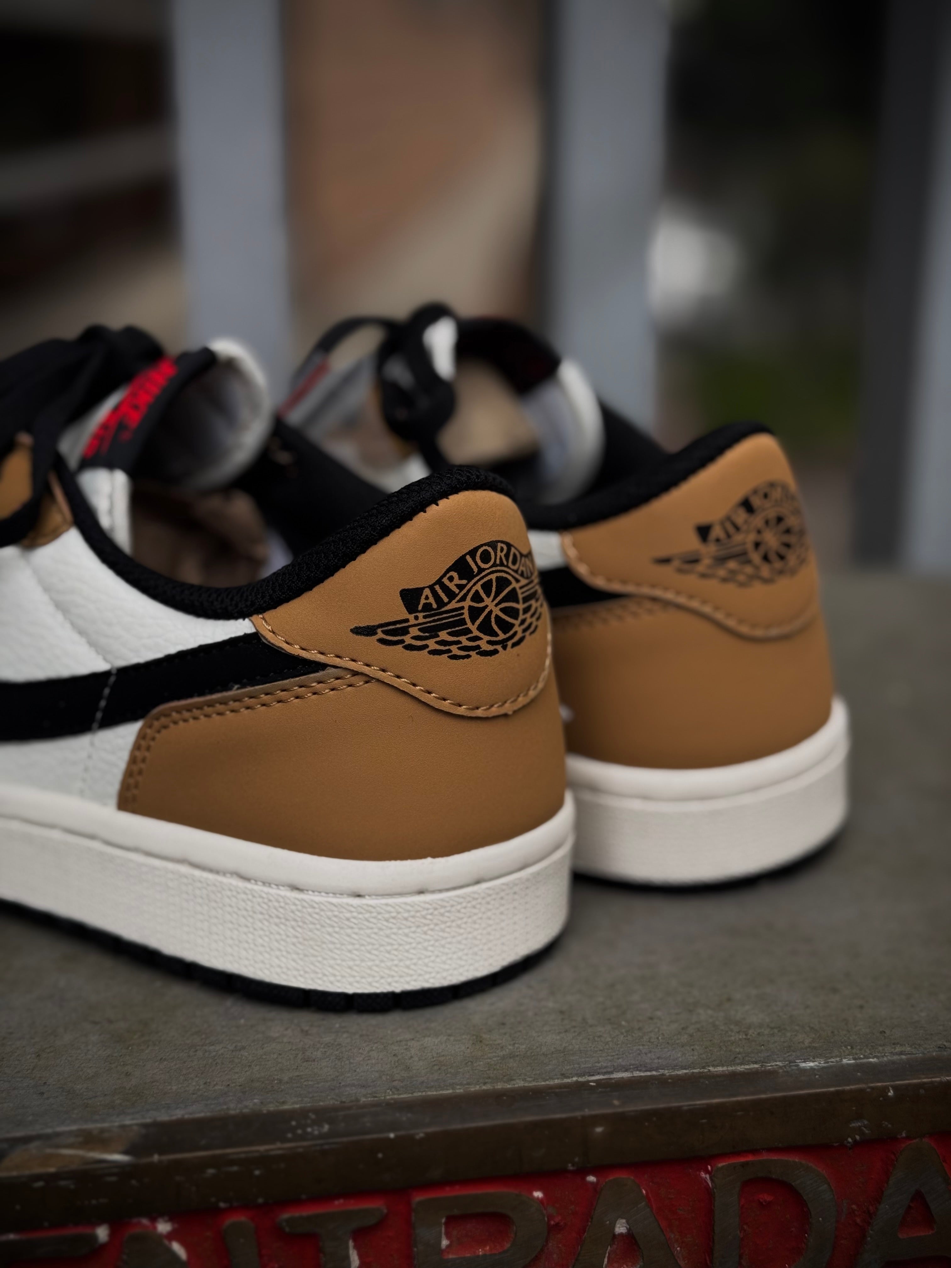 Air Jordan 1 Low “Sail and Golden harvest”