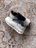 On cloud tilt “blanco azul “