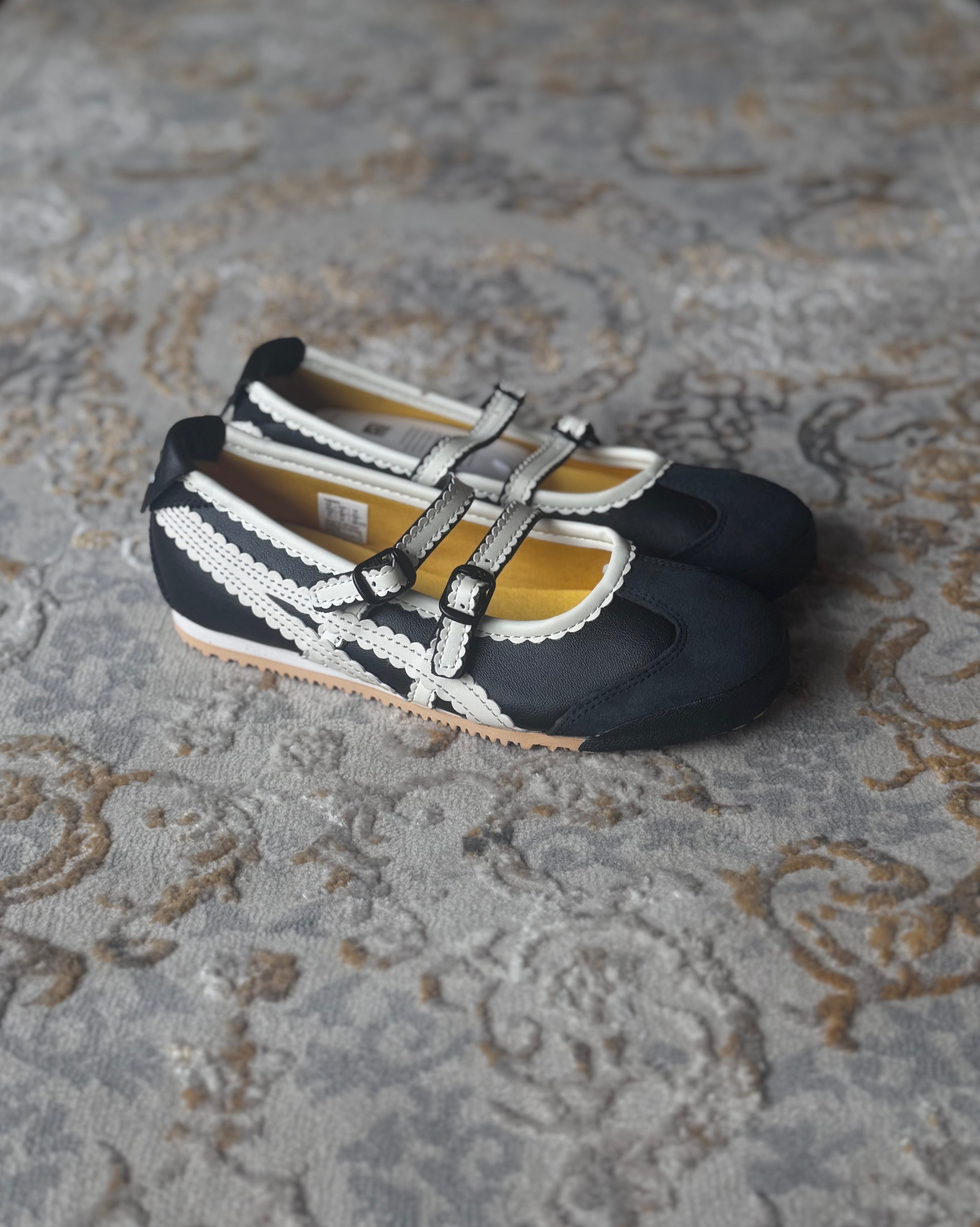 Onitsuka Tiger ballet Flats “negro “