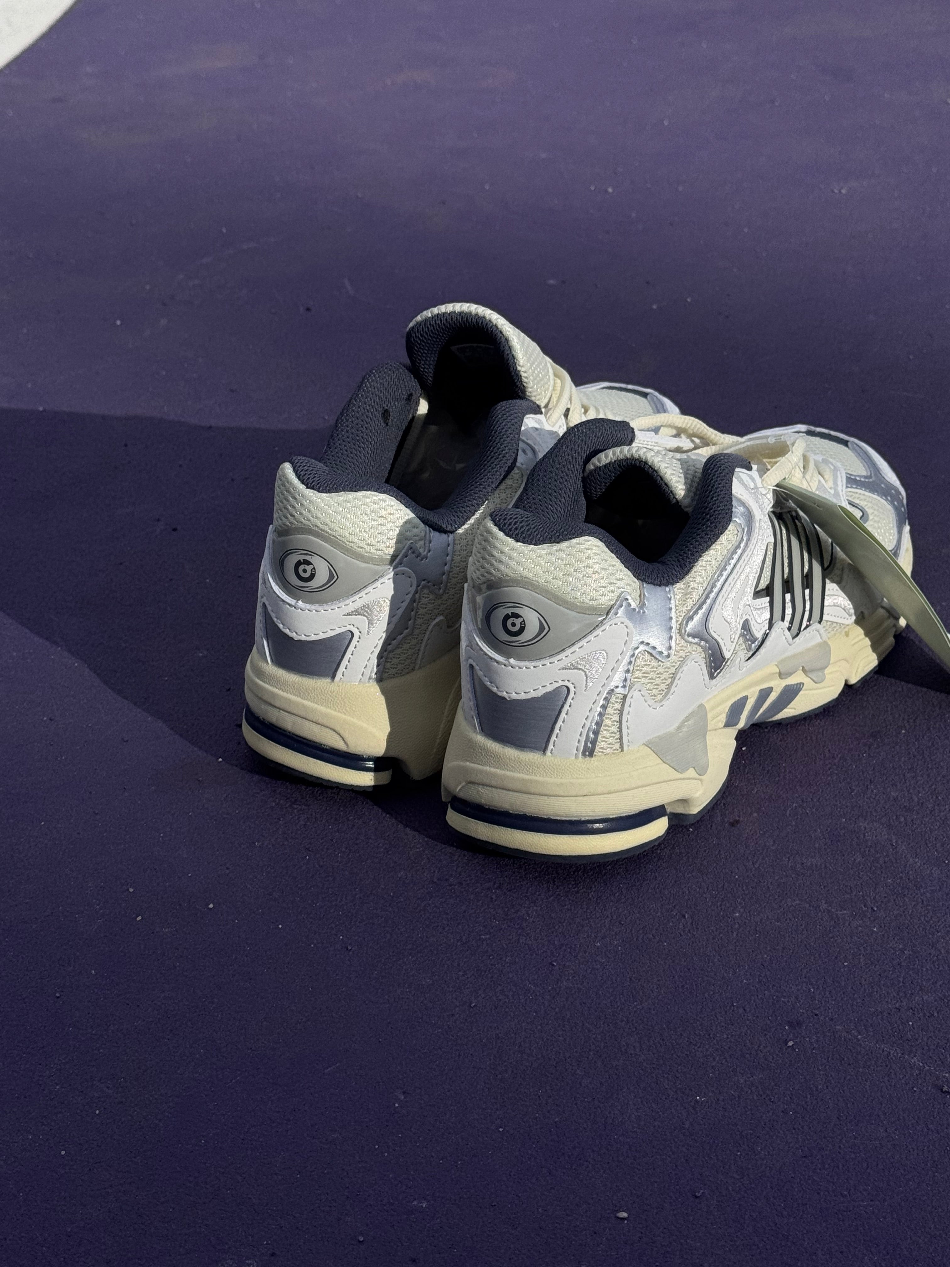 Adidas response cl x bad bunny “blanco hueso “