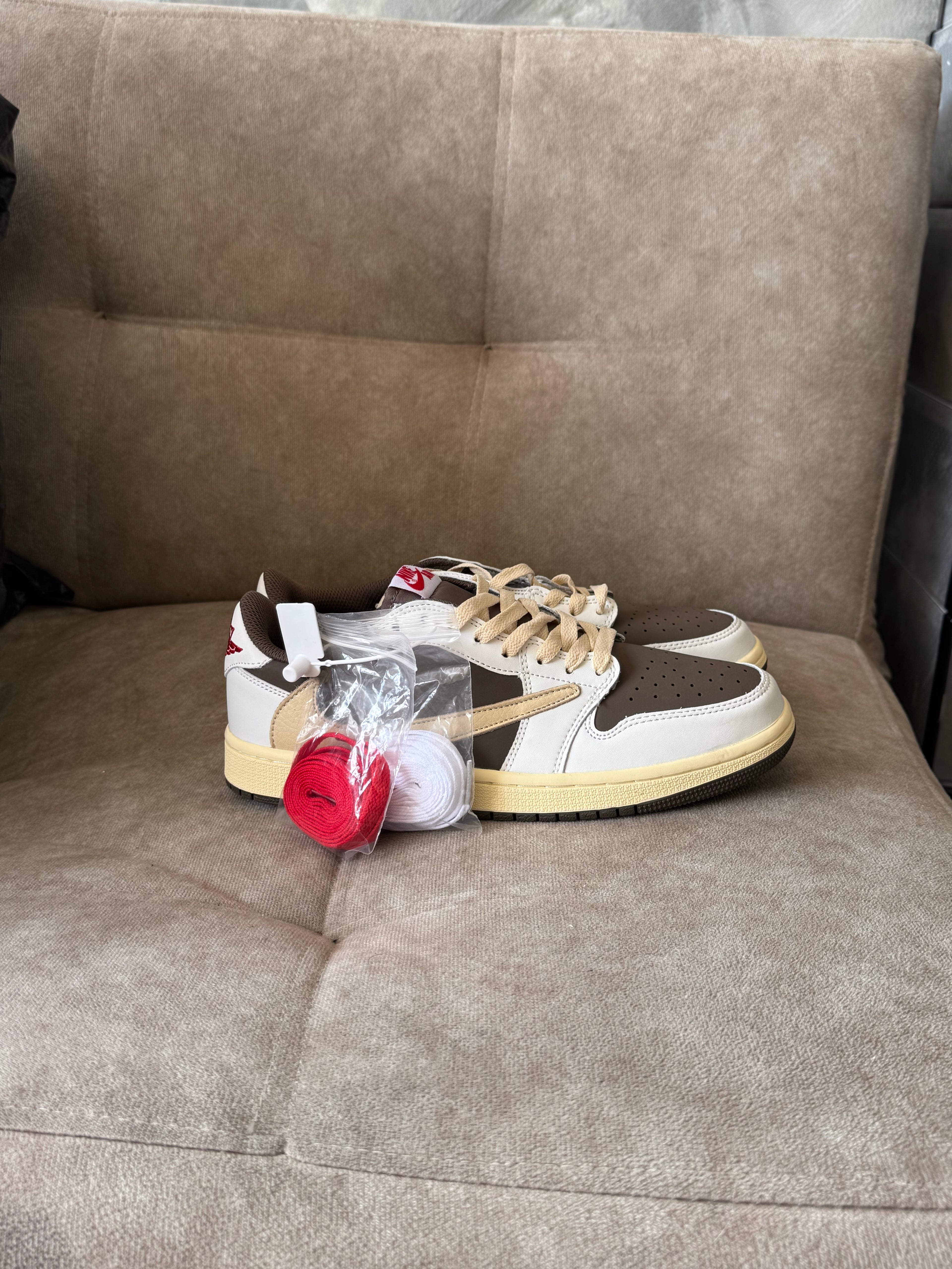 Nike Air Jordan 1 low x Travis scott “revese mocha”