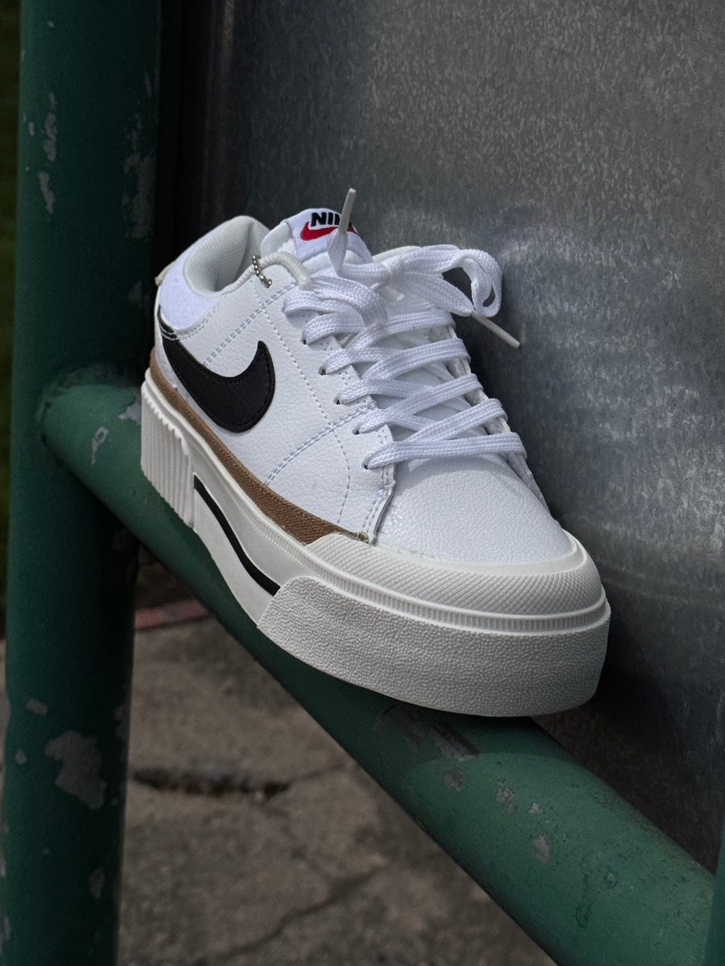Nike Wmns Court Legacy Lift.