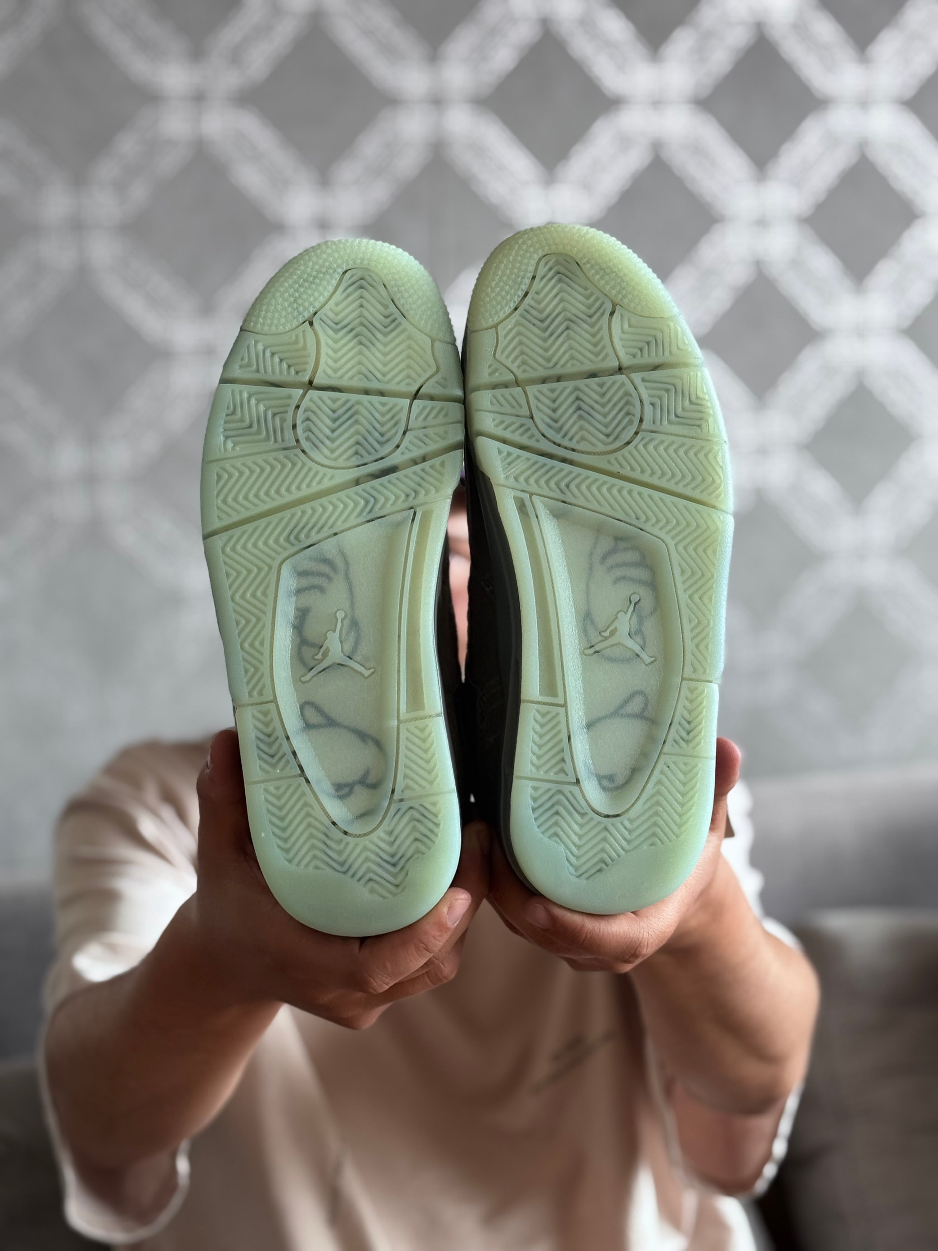 Nike jorda 4 x “kaws”