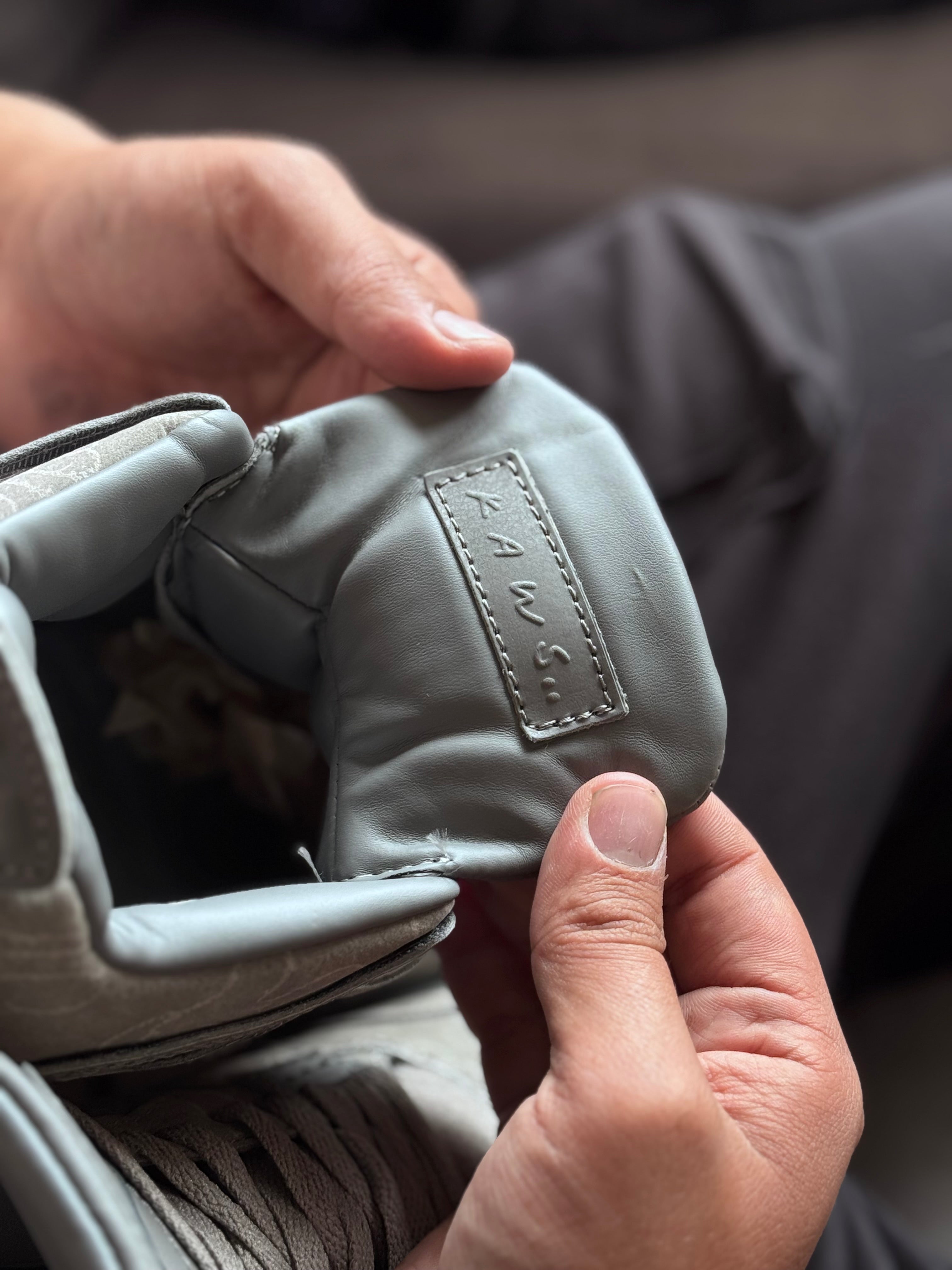 Nike jorda 4 x “kaws”