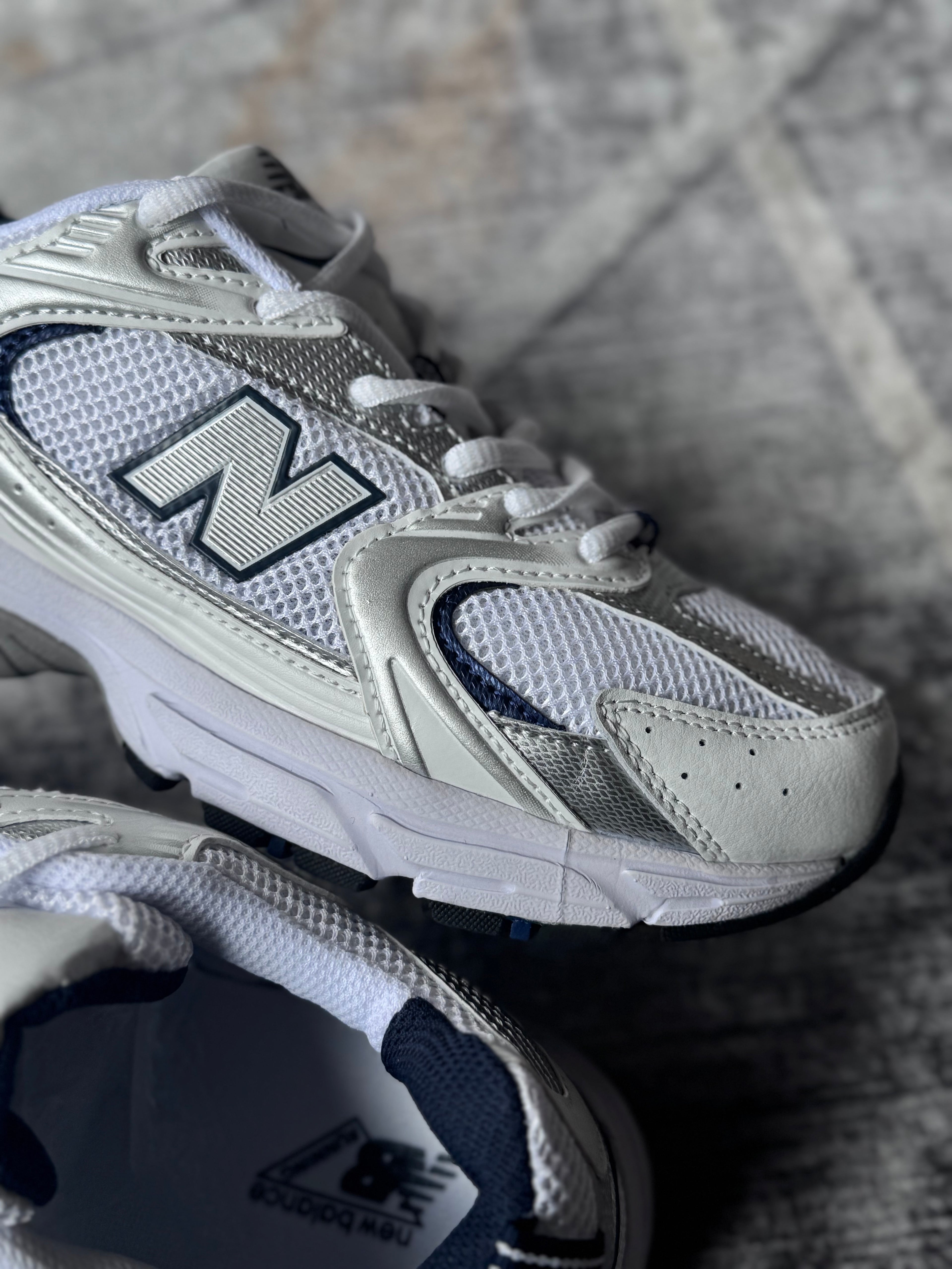 New Balance 530 white navy