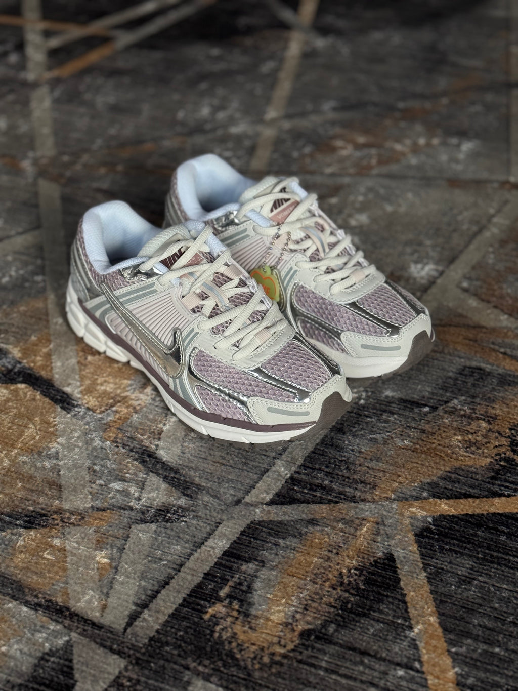 Nike Vomero “plateada lila”