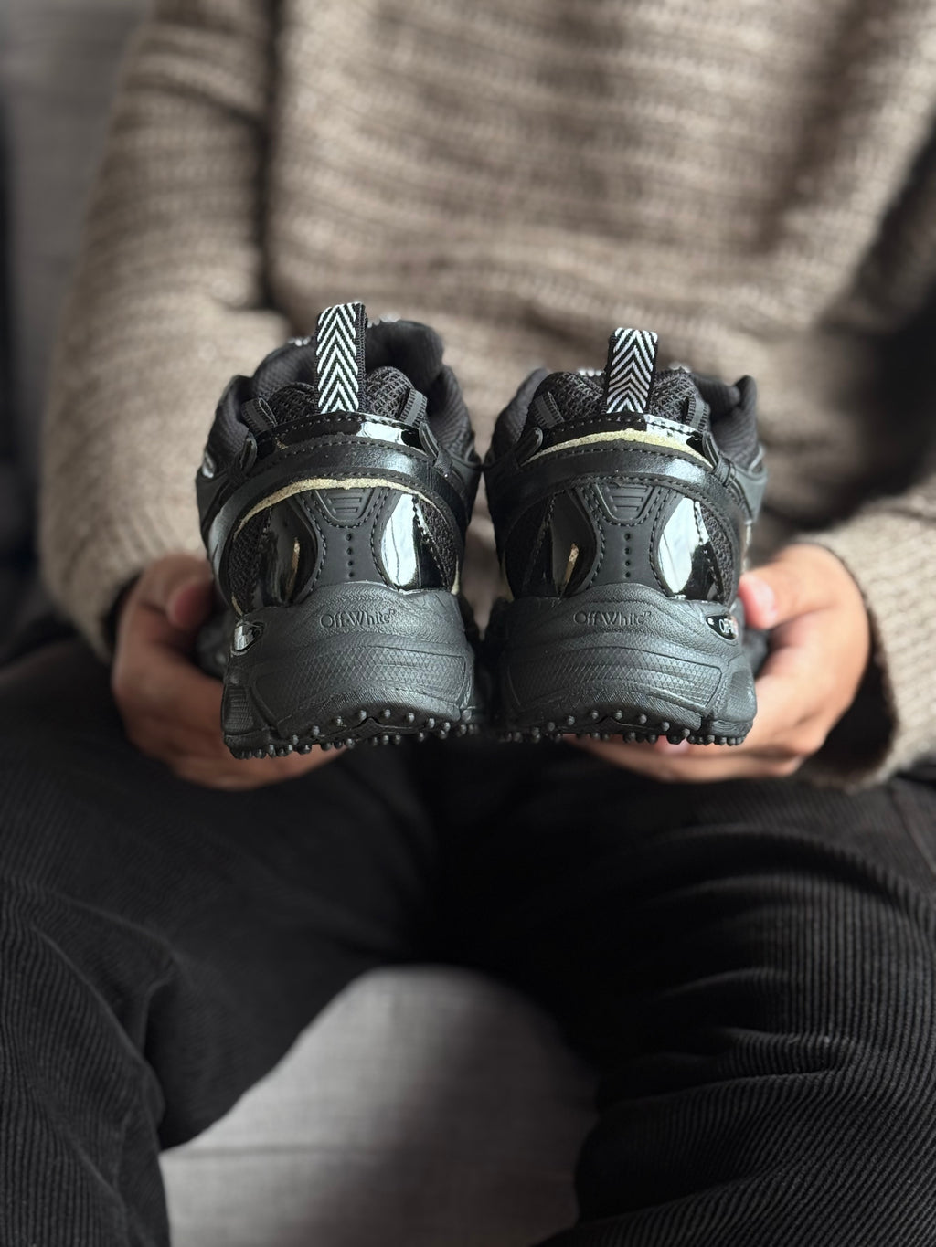 OFF-WHITE Be Right Back “negra”