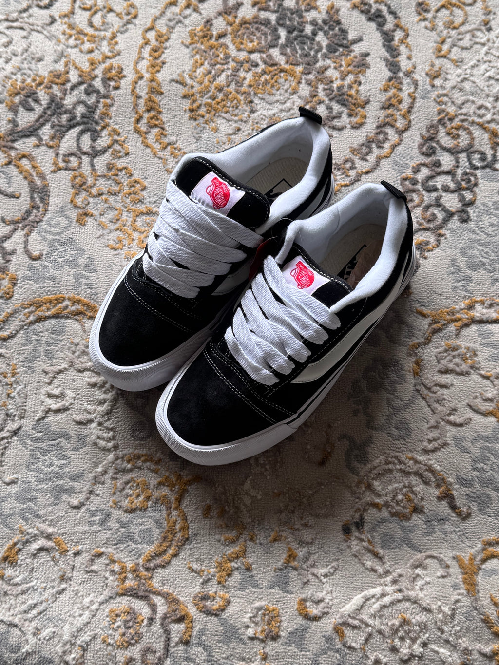 Vans “knu skool”