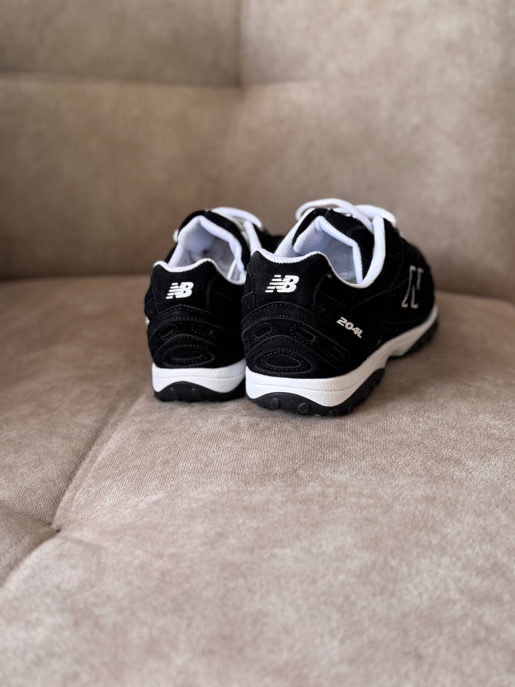 New balance 204L “negro blanco”