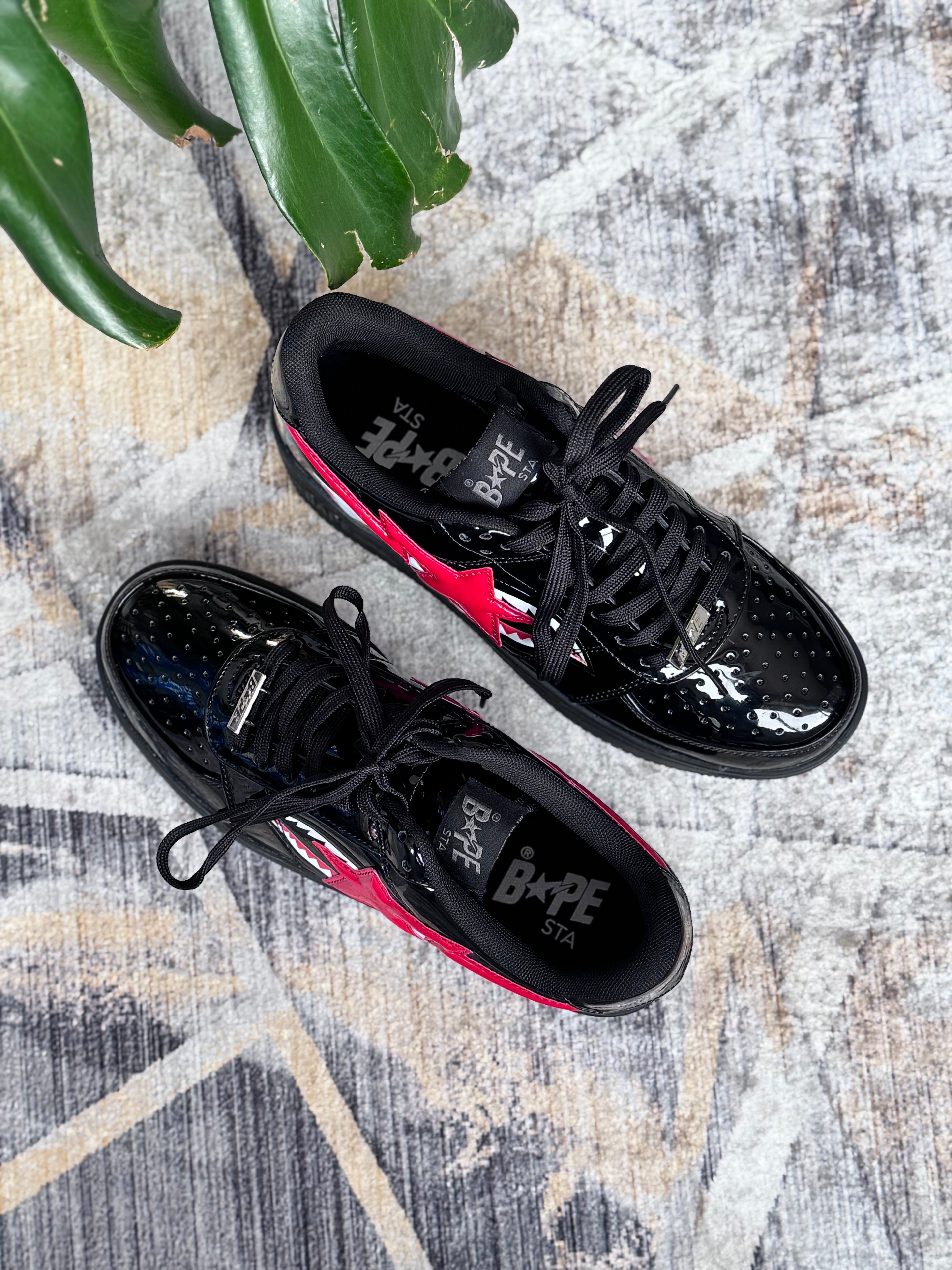 A Bathing Ape BAPE STA Low negro rojo Shark