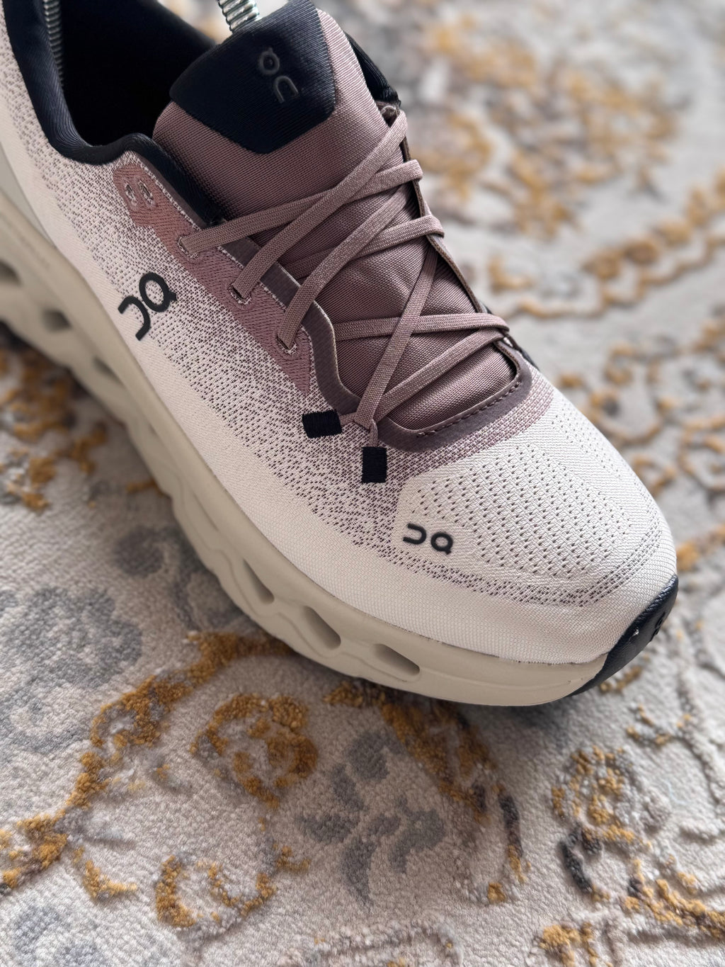On cloud tilt “blanco lila “