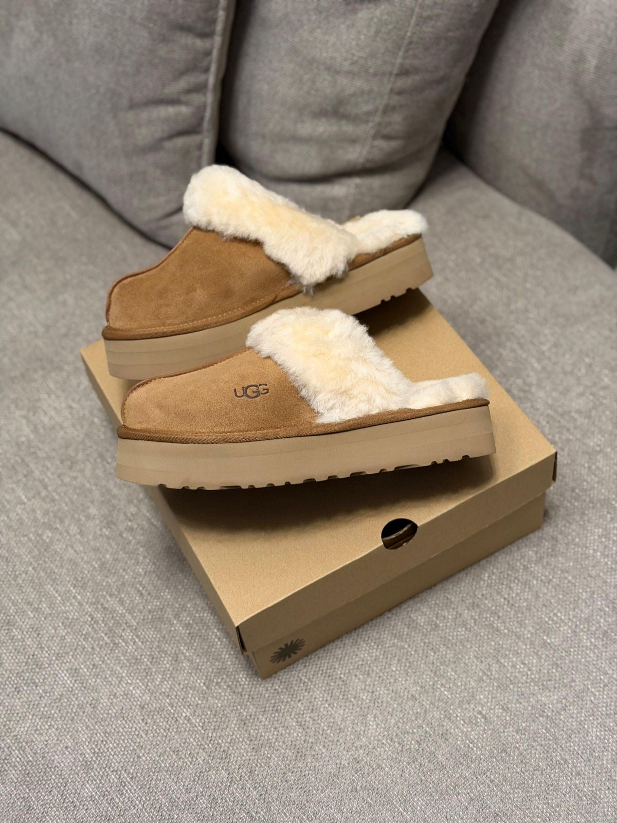 Ugg sandalia “marrón”