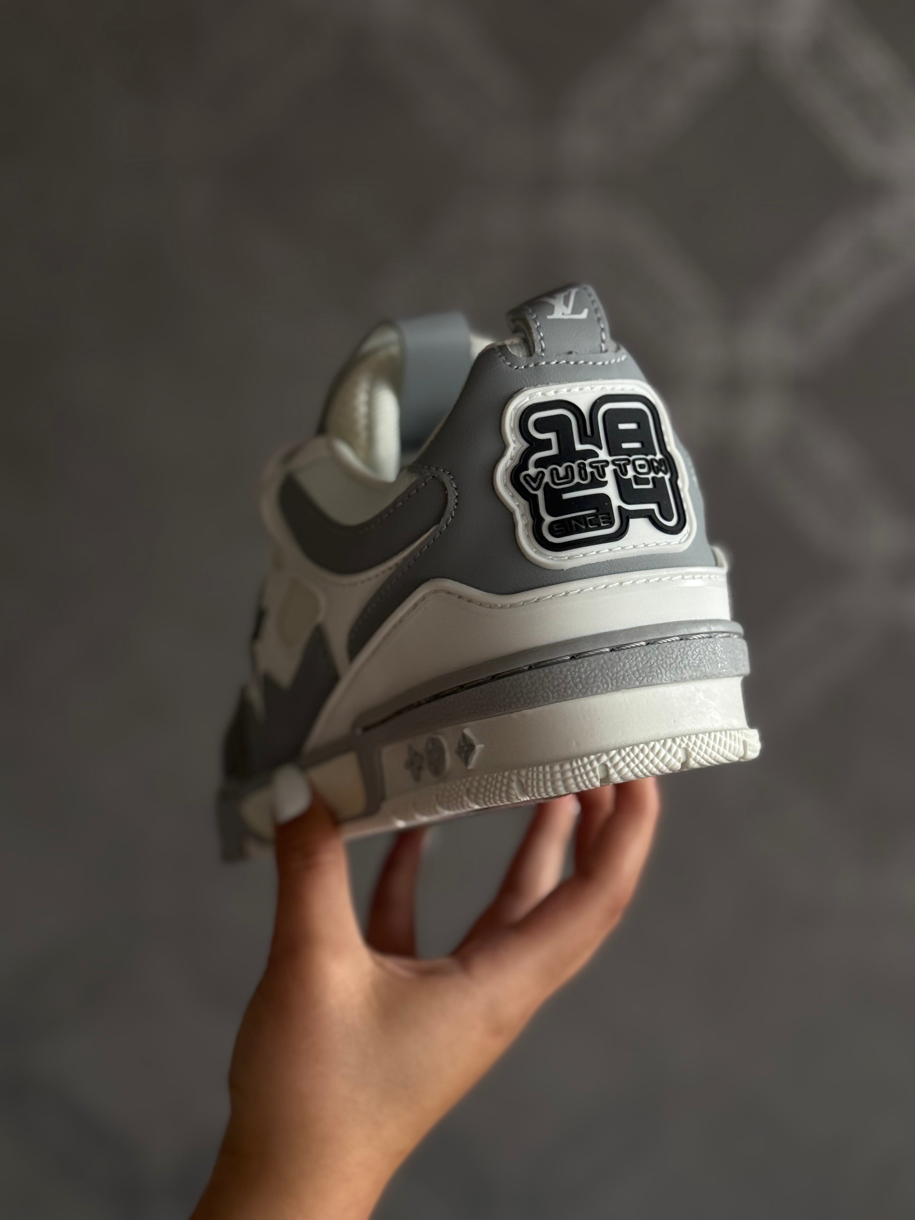 Louis Vuitton Skate gris blanca