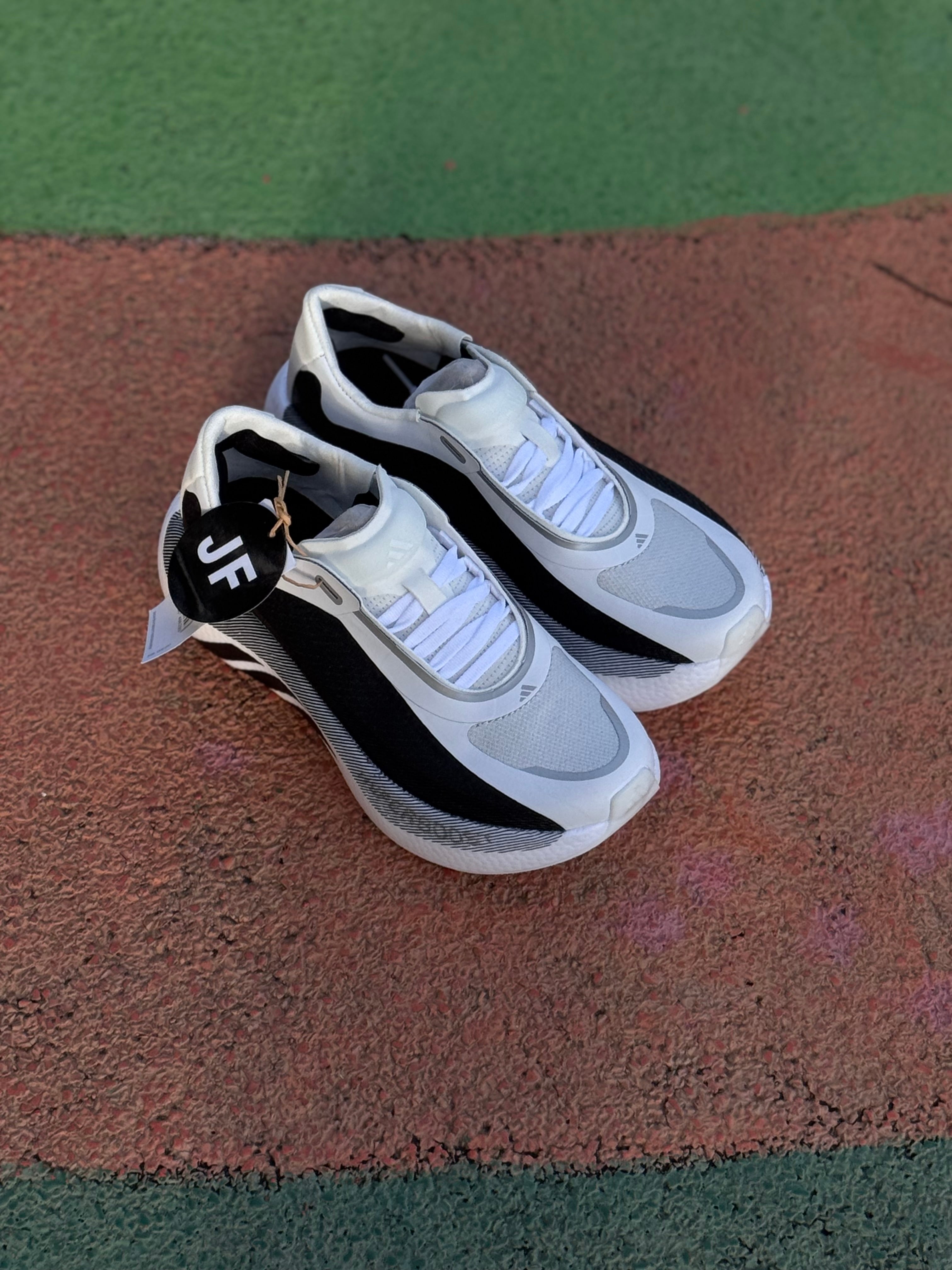 Adidas hyperboost “Edge” blanco negro
