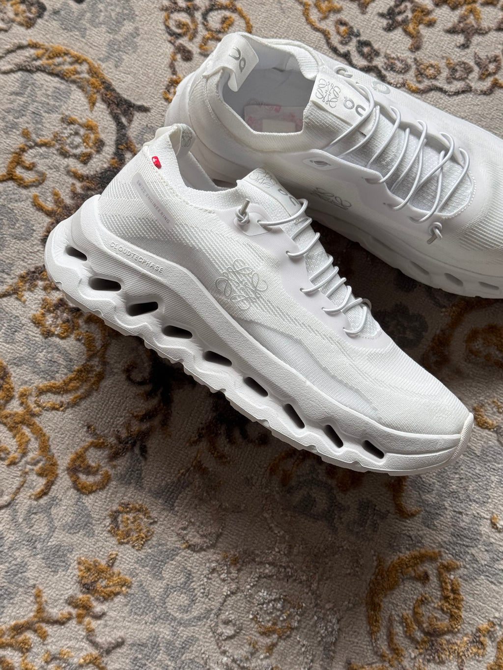 On cloud tilit x loewe “all white”