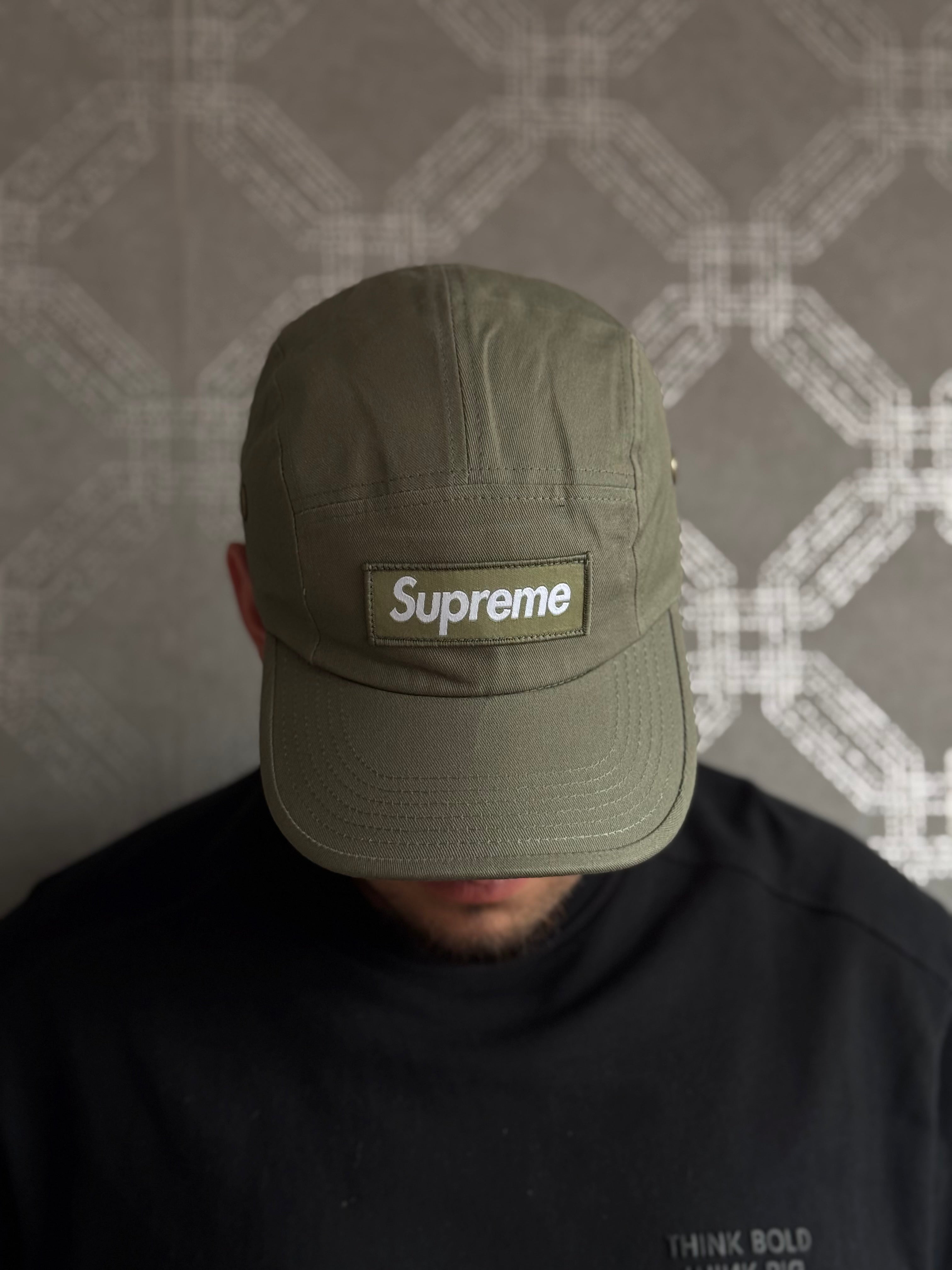 Gorra supreme five panel verde oliva
