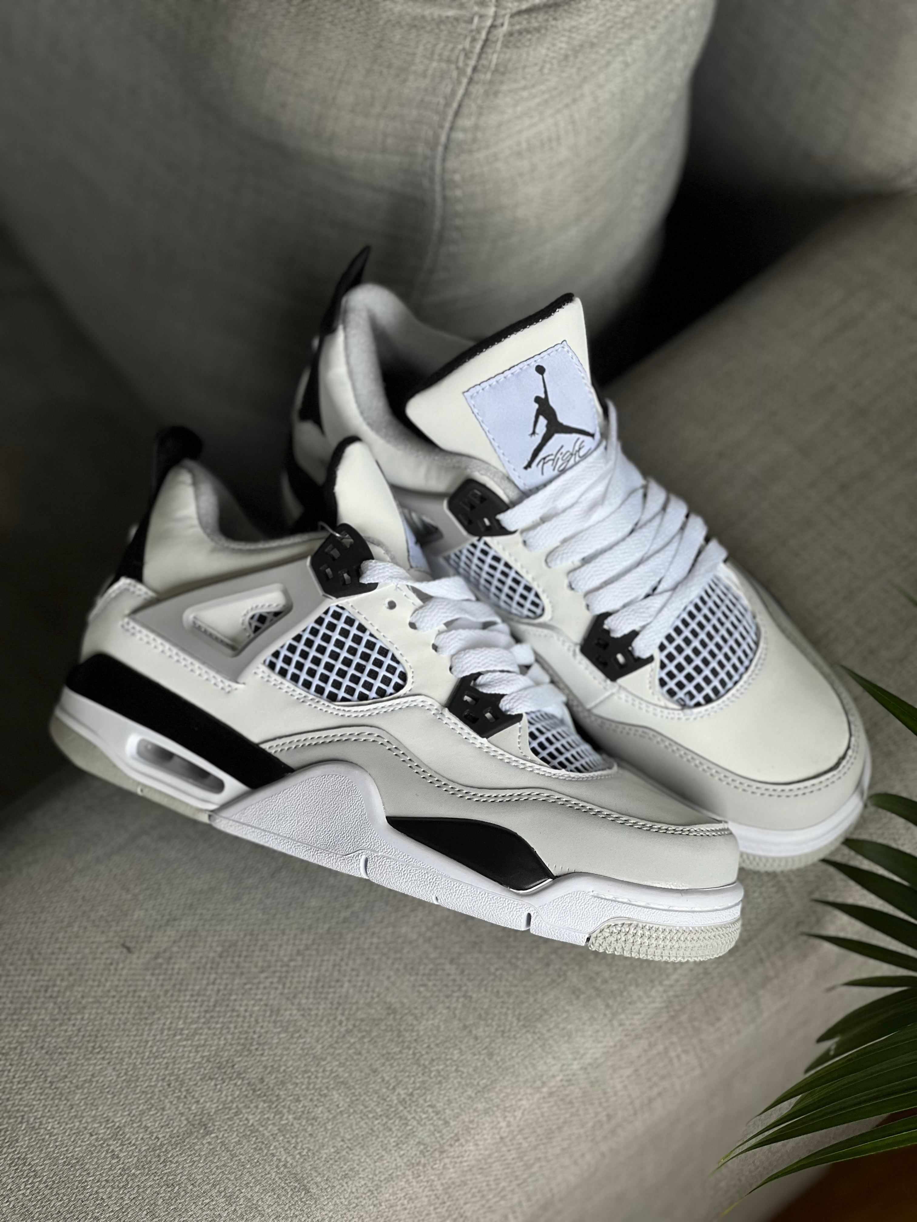 Nike Jordan 4 “military black”