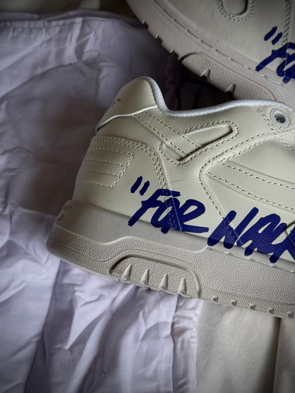 OFF-WHITE Out Of Office OOO Low Tops
For Walking White