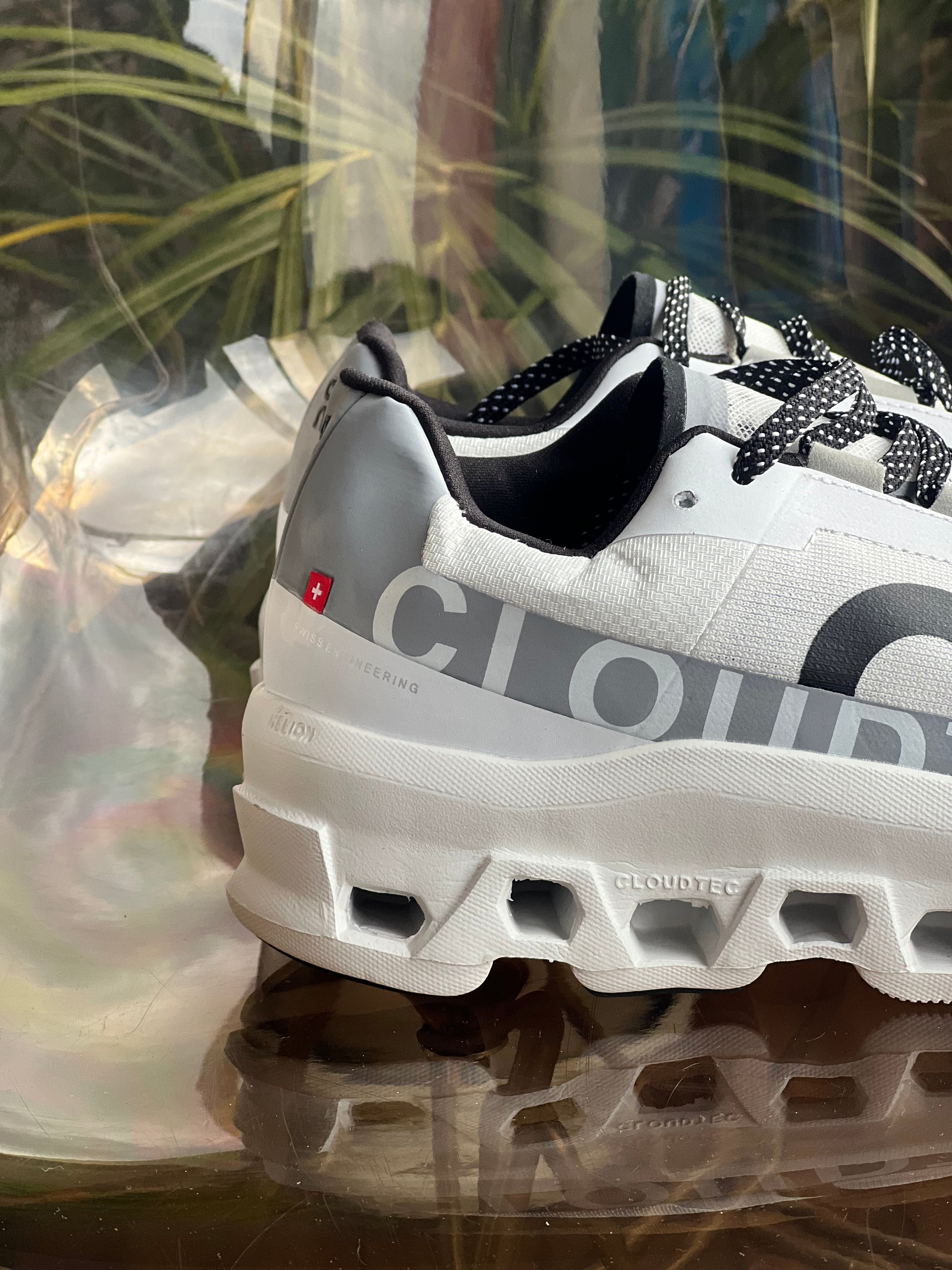On cloud “cloudmonster 2 “blanca