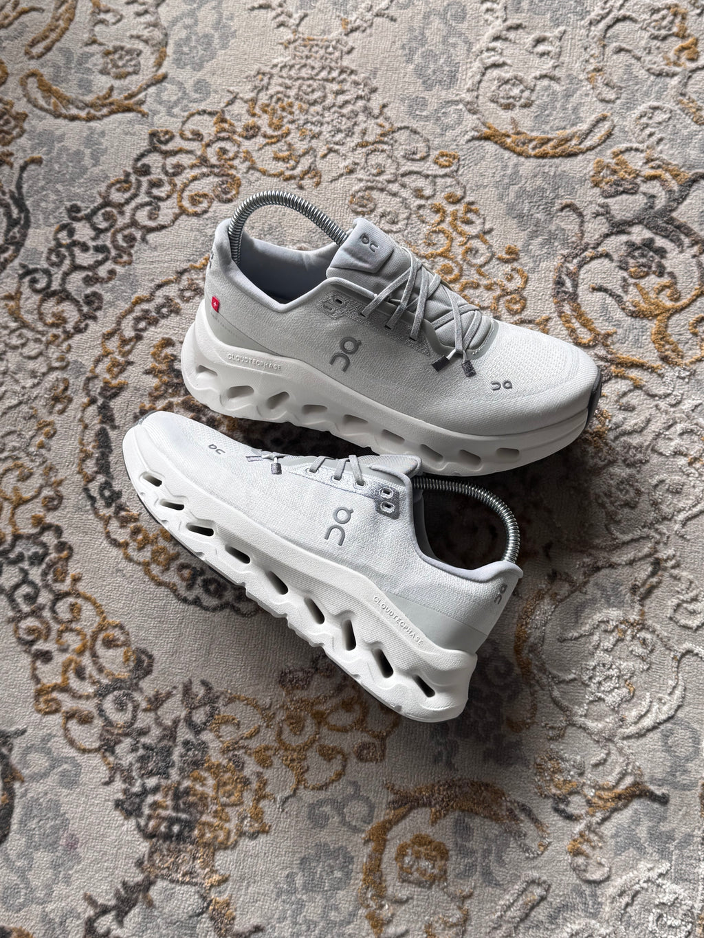 On cloud tilt “blanco gris”