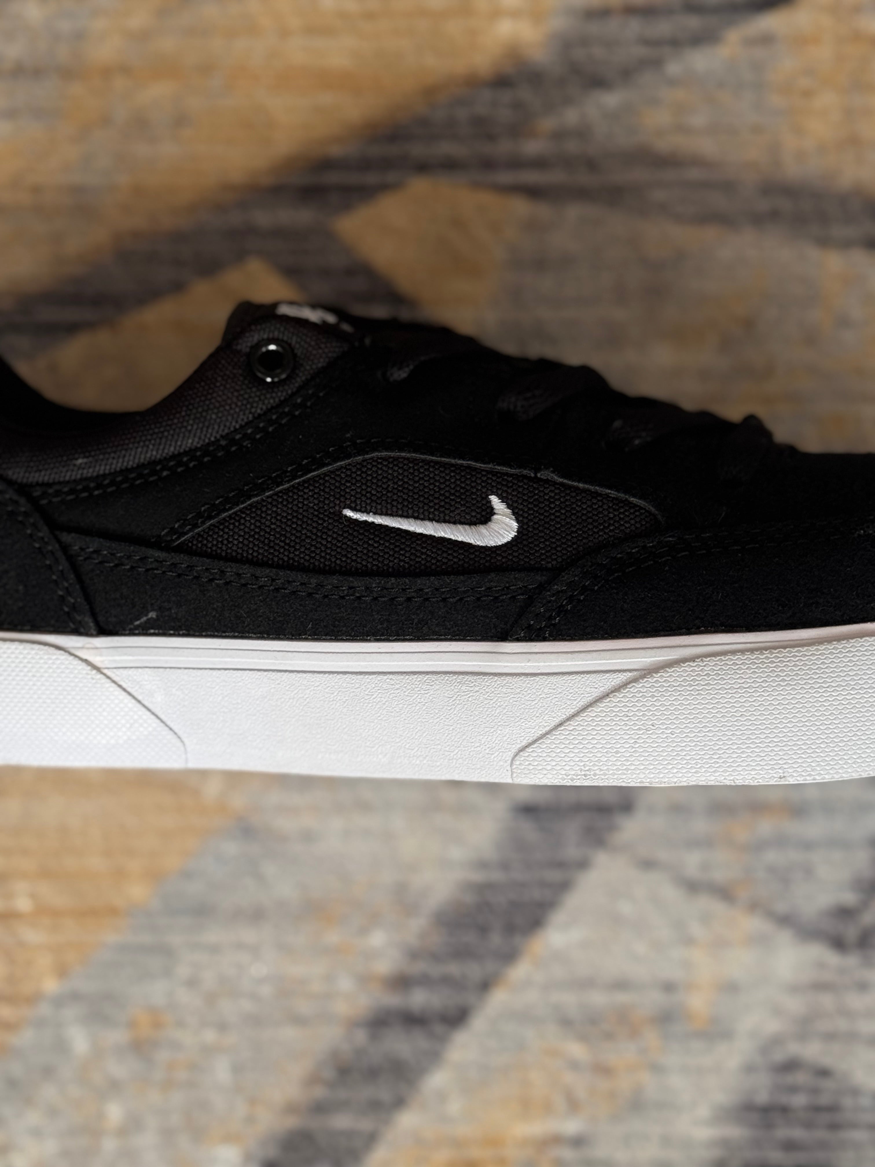 Nike sb “malor” negra blanco”