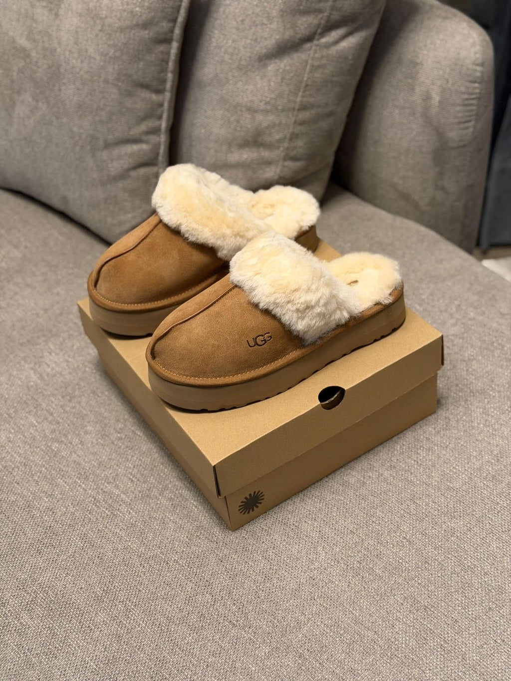 Ugg sandalia “marrón”