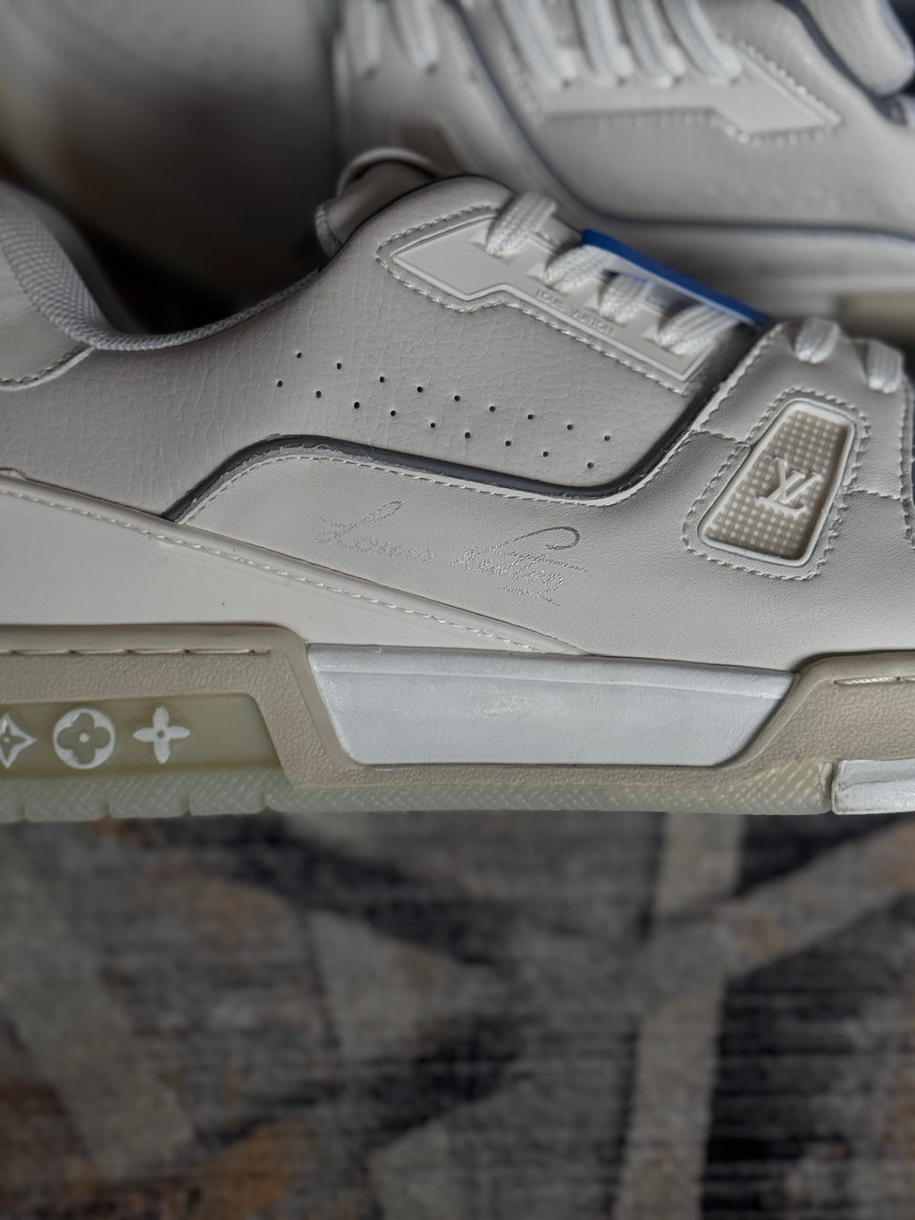 Louis Vuitton trainer “white signature”