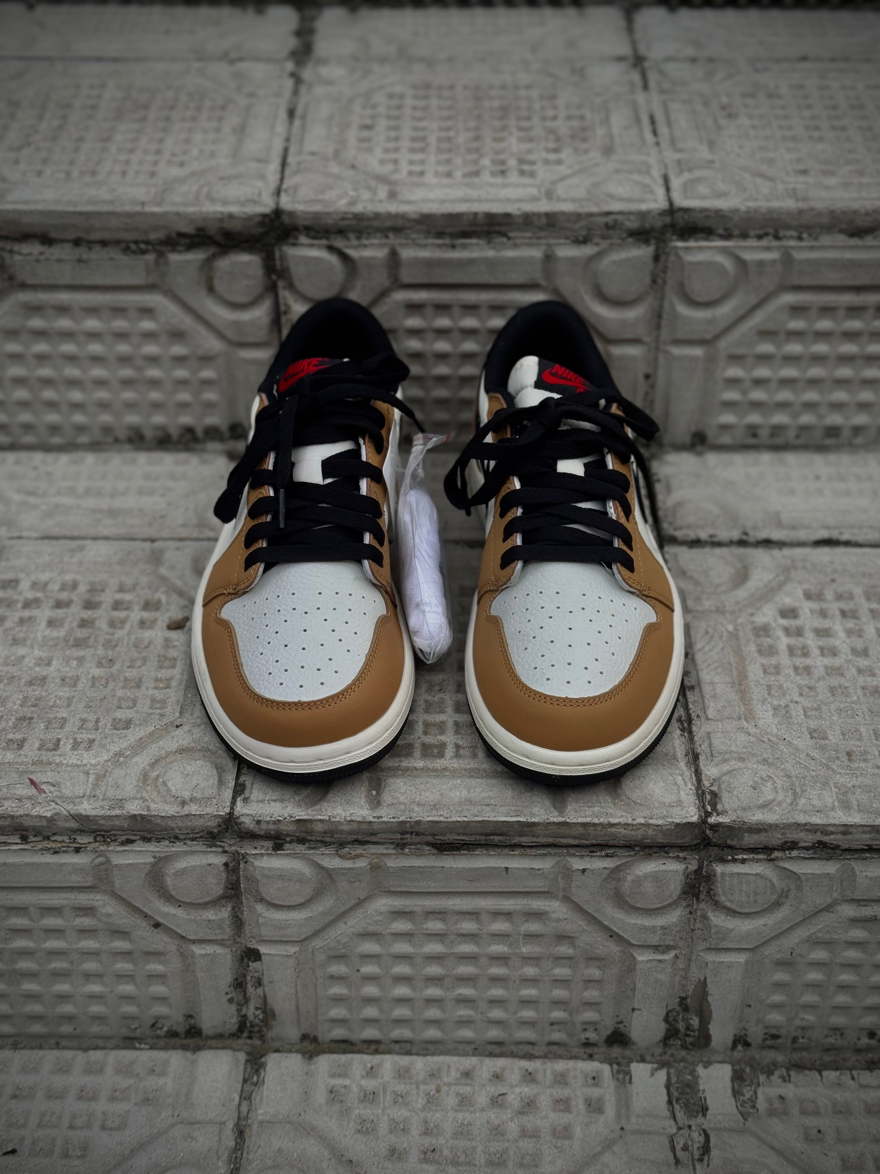 Air Jordan 1 Low “Sail and Golden harvest”