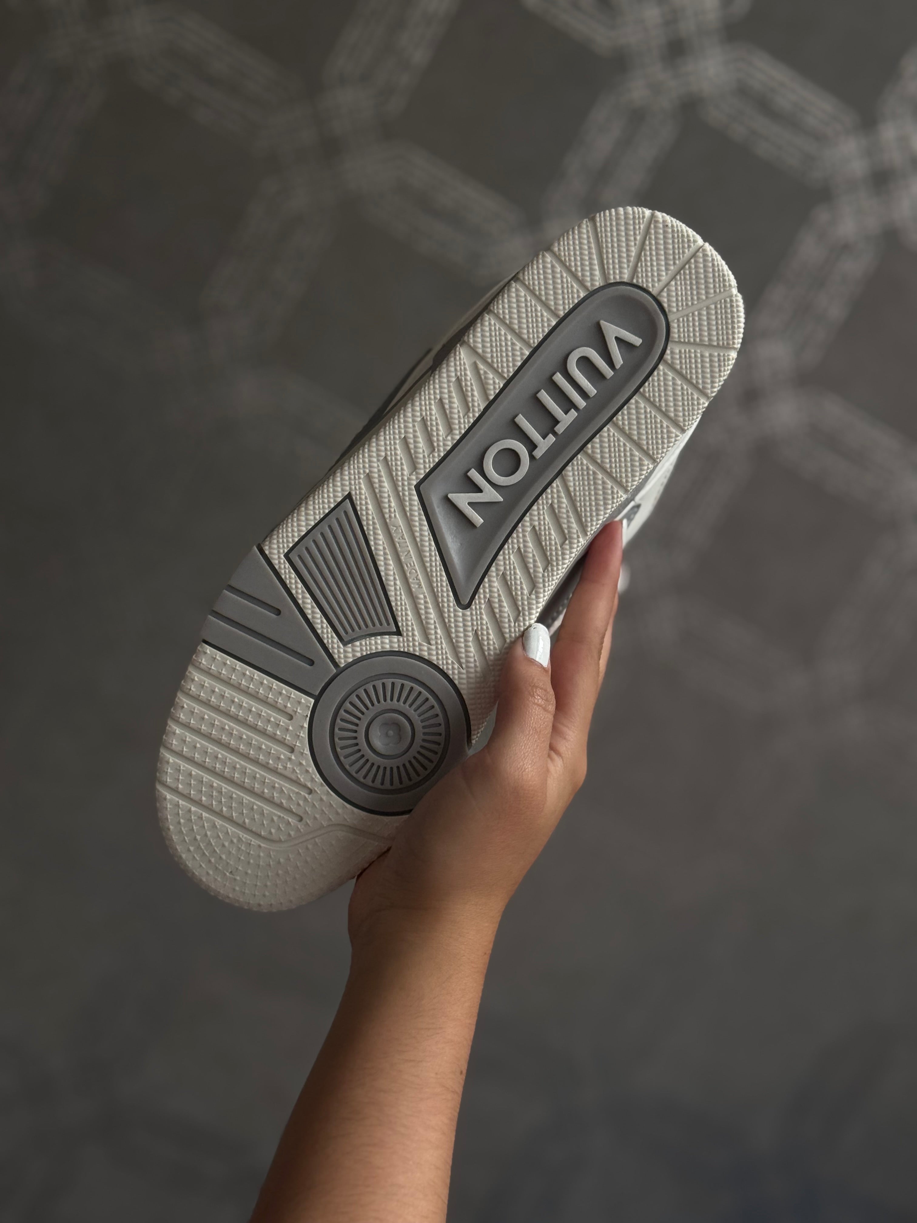 Louis Vuitton Skate gris blanca