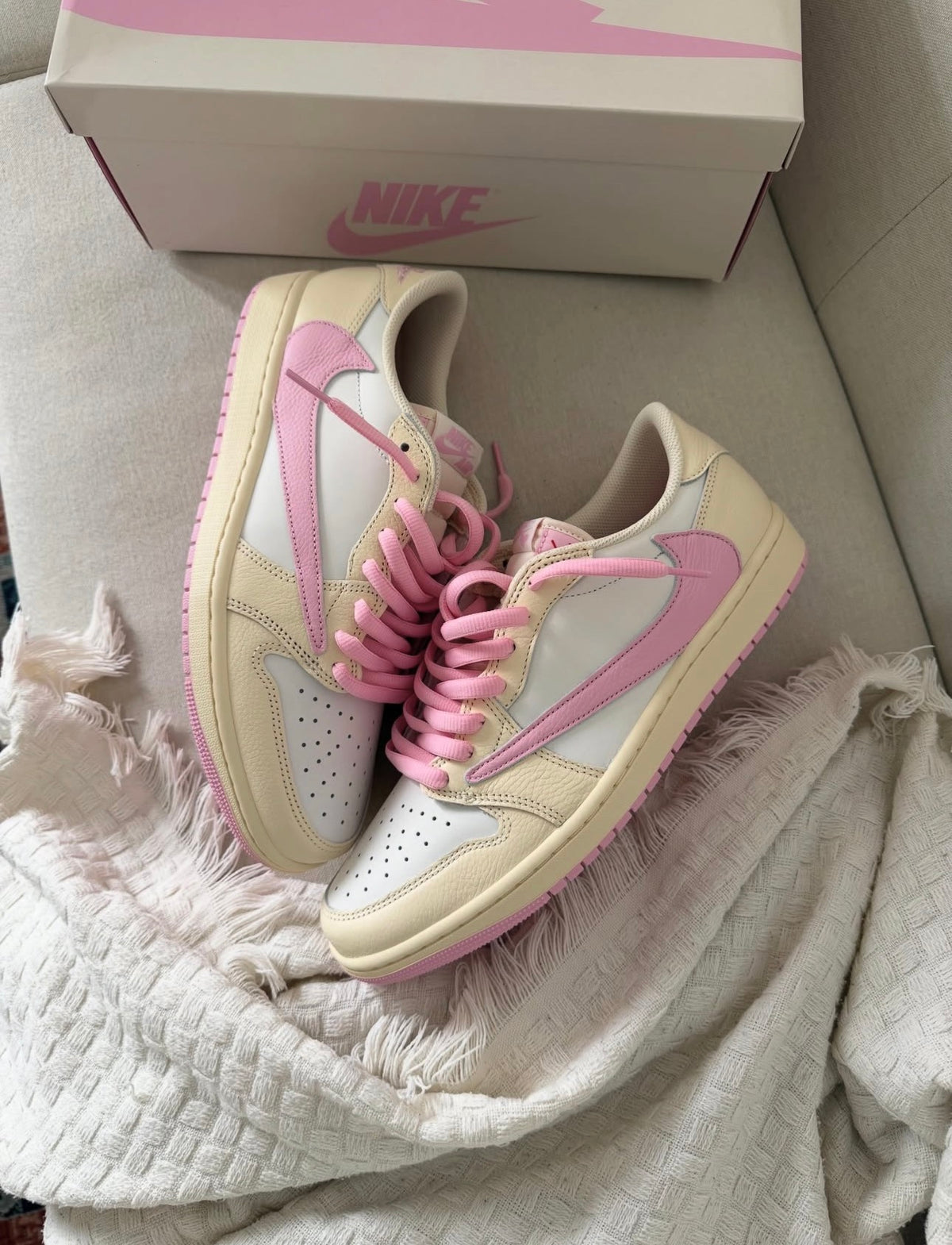 Nike Air Jordan 1 x Travis Scott “shy pinky”