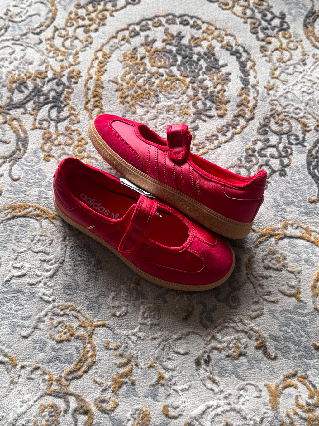 Adidas samba Mary Jane ballet
“Rojo suela goma”