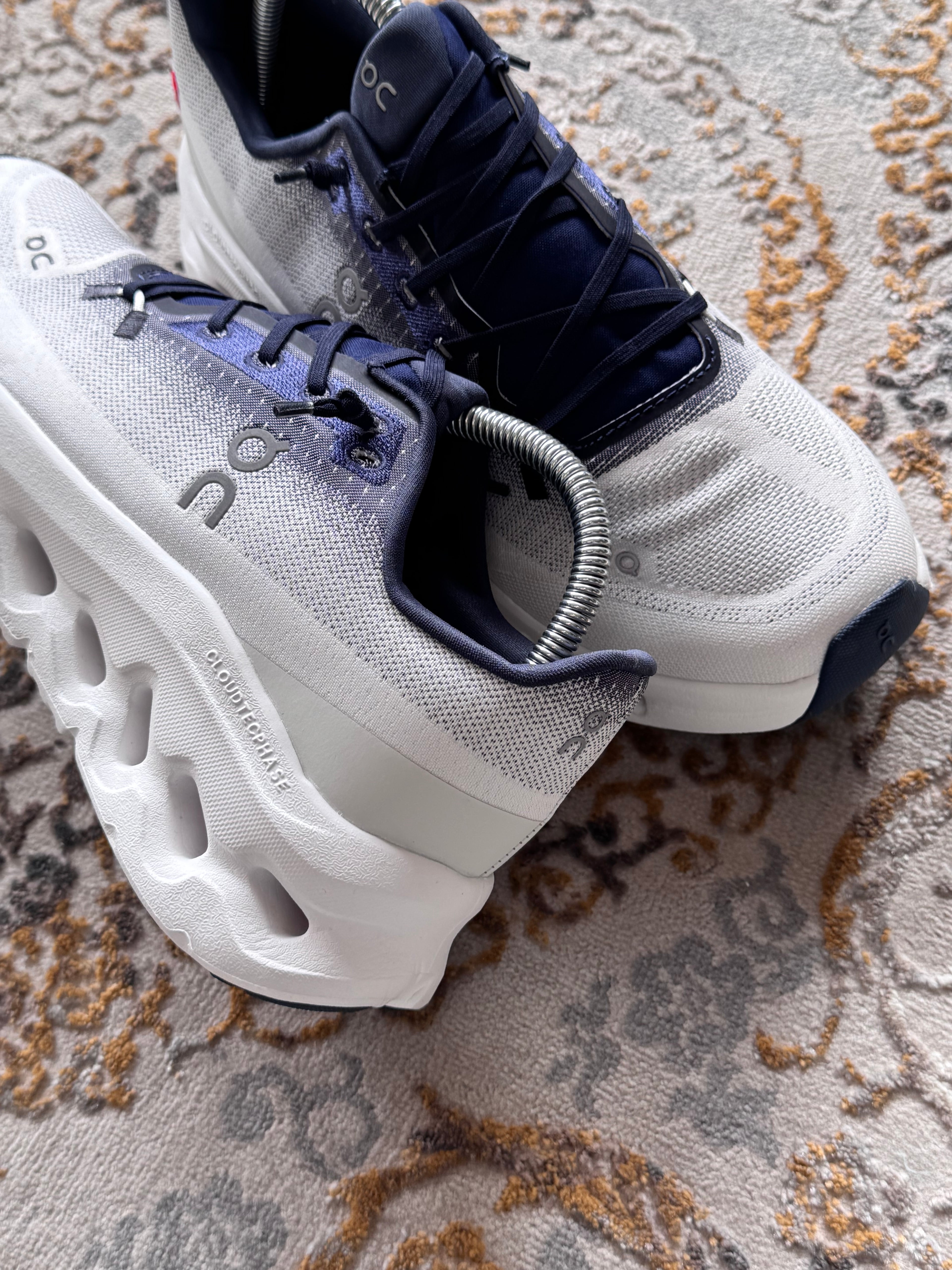 On cloud tilt “blanco azul “
