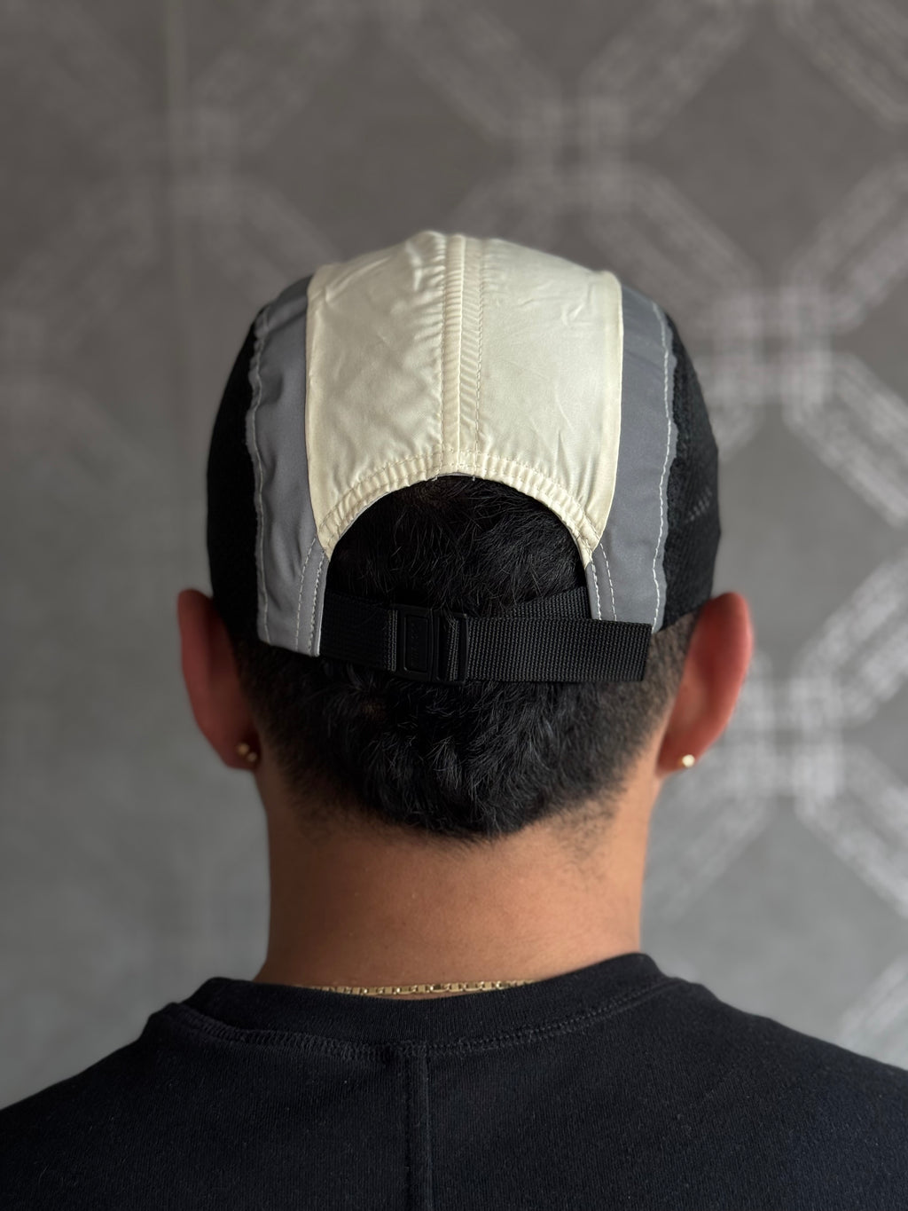 Gorra supreme five panel “blanco negro”